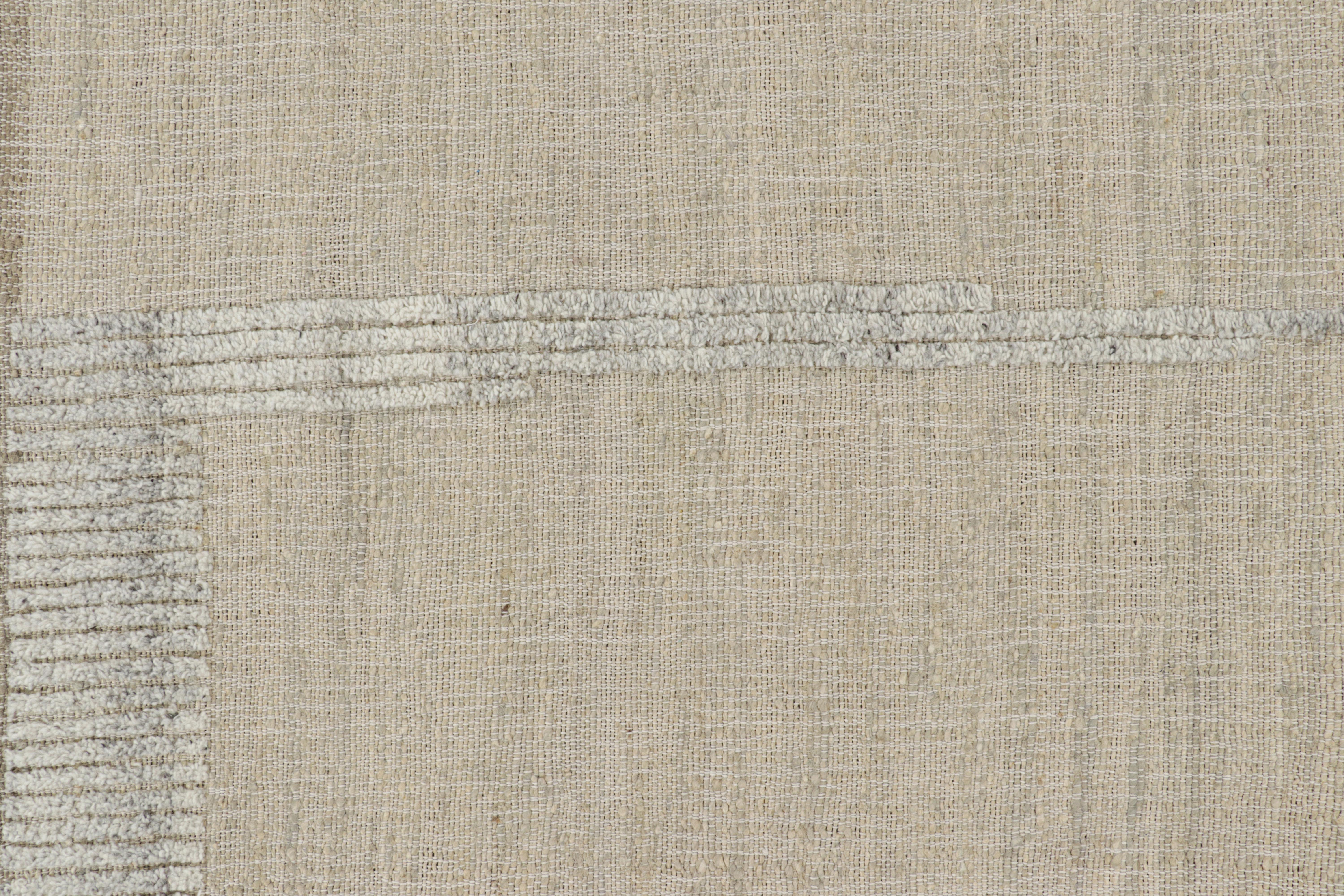 Alfombra de tejido plano Rug & Kilim en beige-marrón con motivos geométricos en verde y blanco Moderno en venta