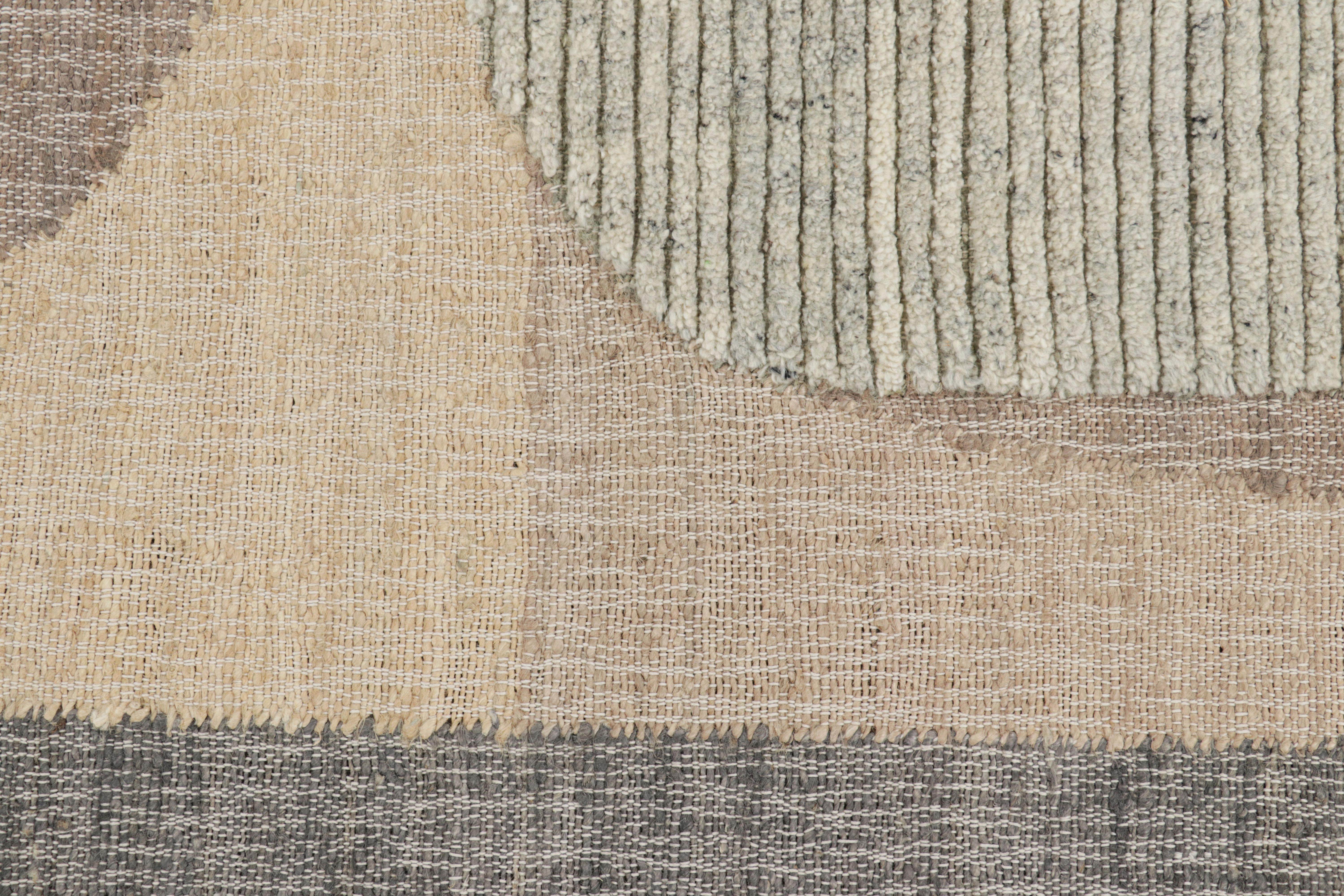 Rug & Kilim’s Flatweave Rug in Beige with Gray, White & Green Geometric Pattern In New Condition For Sale In Long Island City, NY