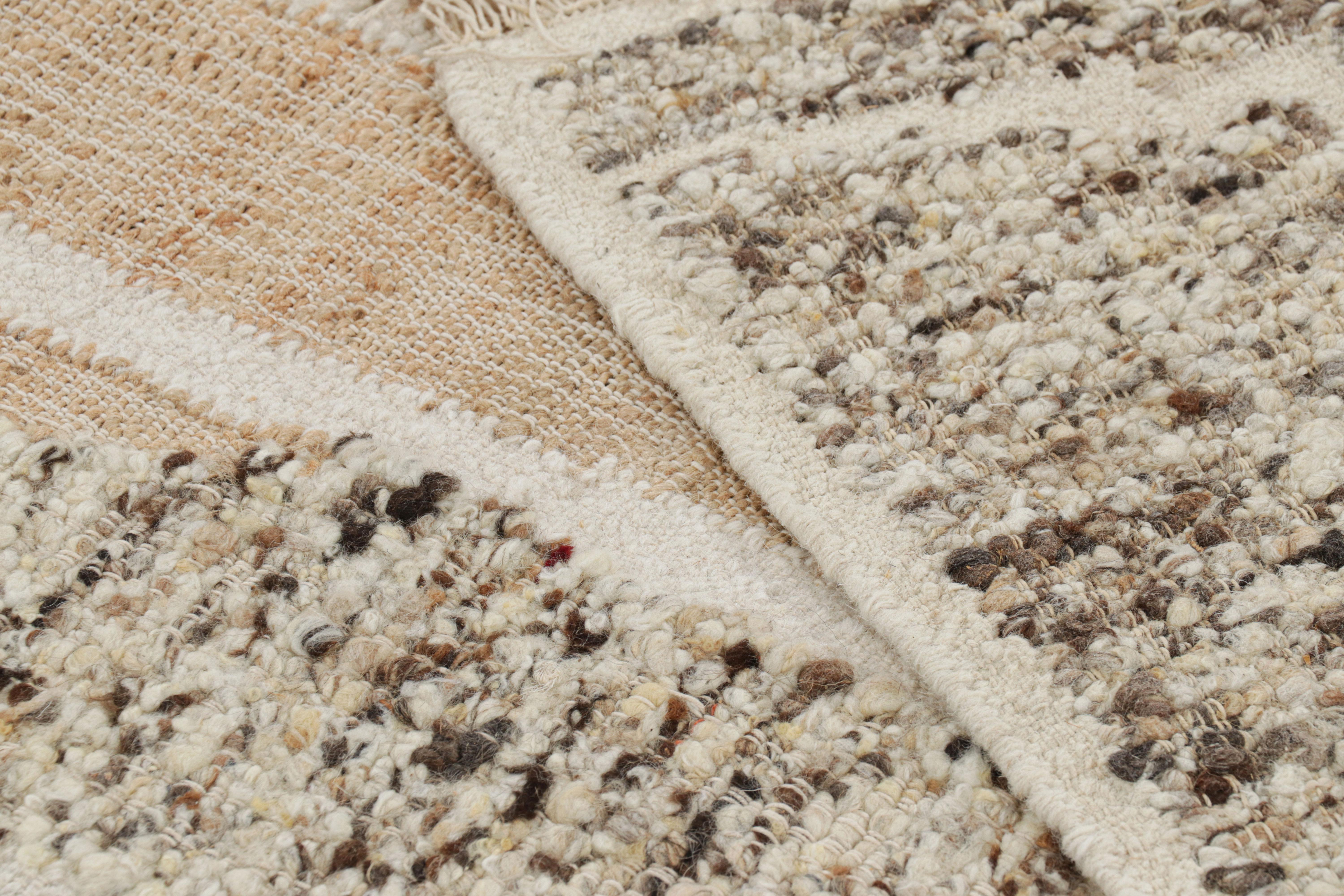 XXIe siècle et contemporain Tapis à motifs géométriques crème et beige de Rug & Kilim en vente