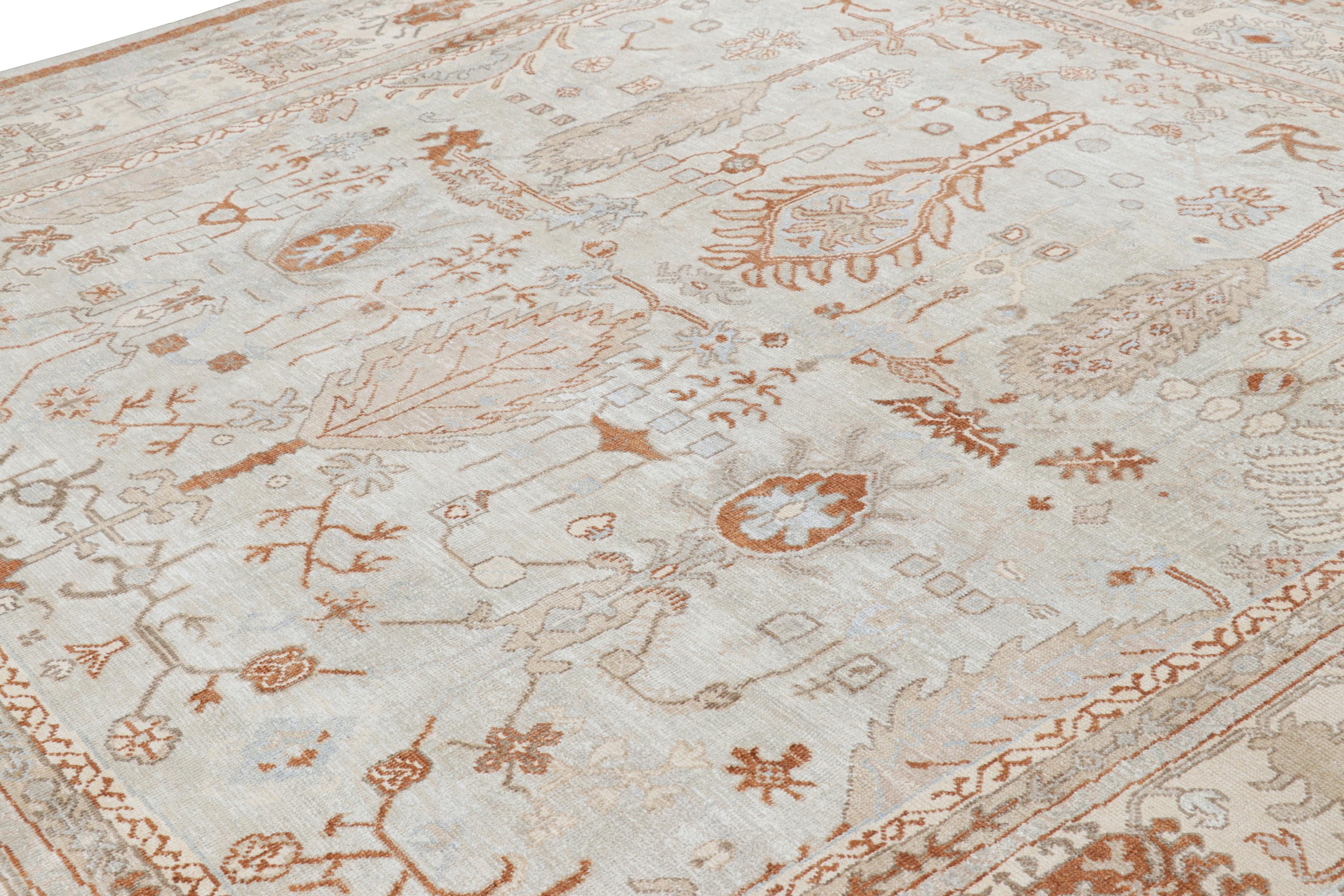 Noué à la main en laine et en soie, ce tapis 12x12 est une réimagination audacieuse des tapis Oushak dans l'une des nouvelles Collections Modern Classics les plus élégantes de Rug & Kilim.

Sur le Design : 

Un champ aux tons bleu clair et des