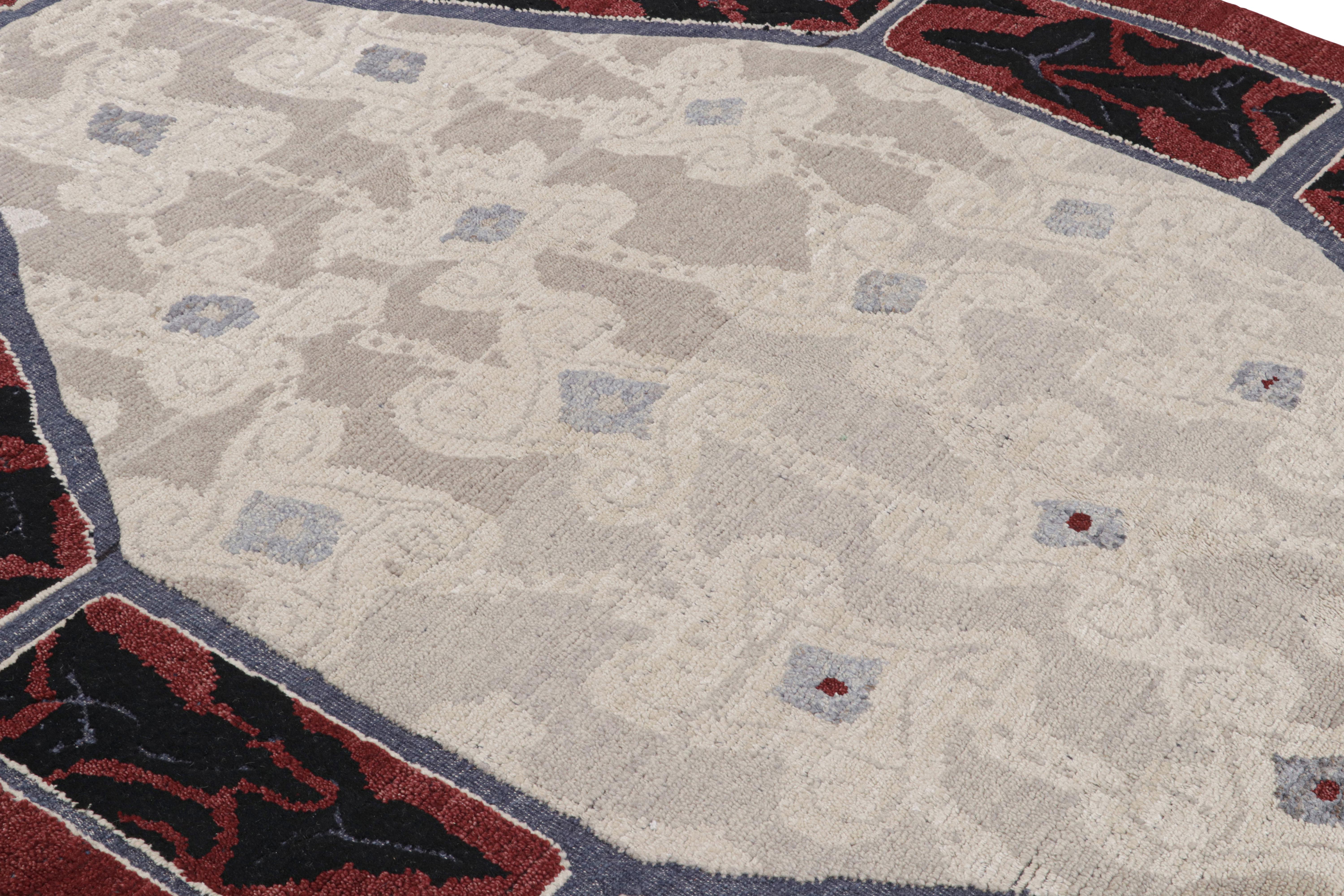 Annodato a mano Rug & Kilim è un tappeto francese Art Déco con motivi geometrici beige e rossi in vendita