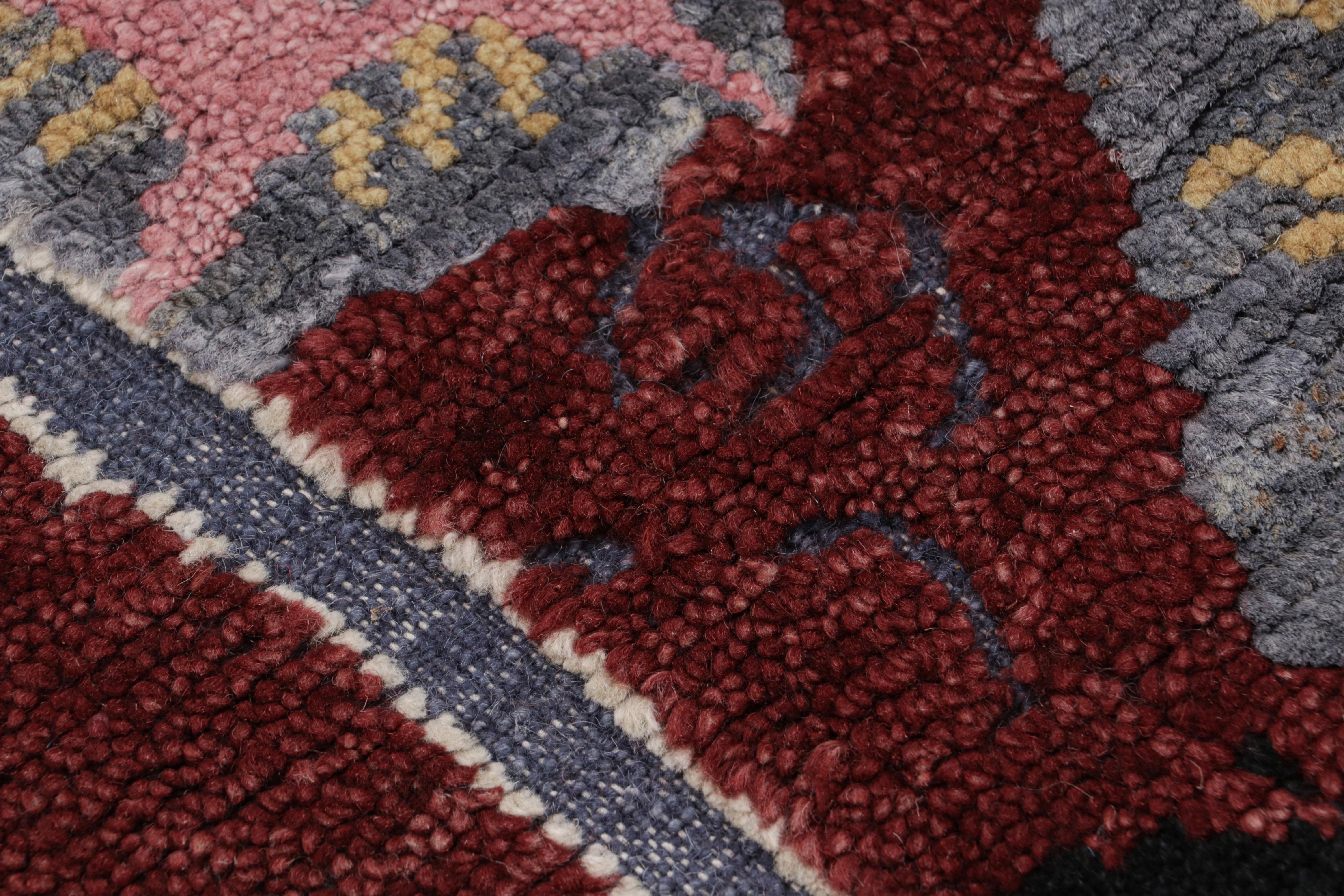Rug & Kilim's Französischer Art Deco Teppich mit Beige und Roten Geometrischen Mustern im Zustand „Neu“ im Angebot in Long Island City, NY