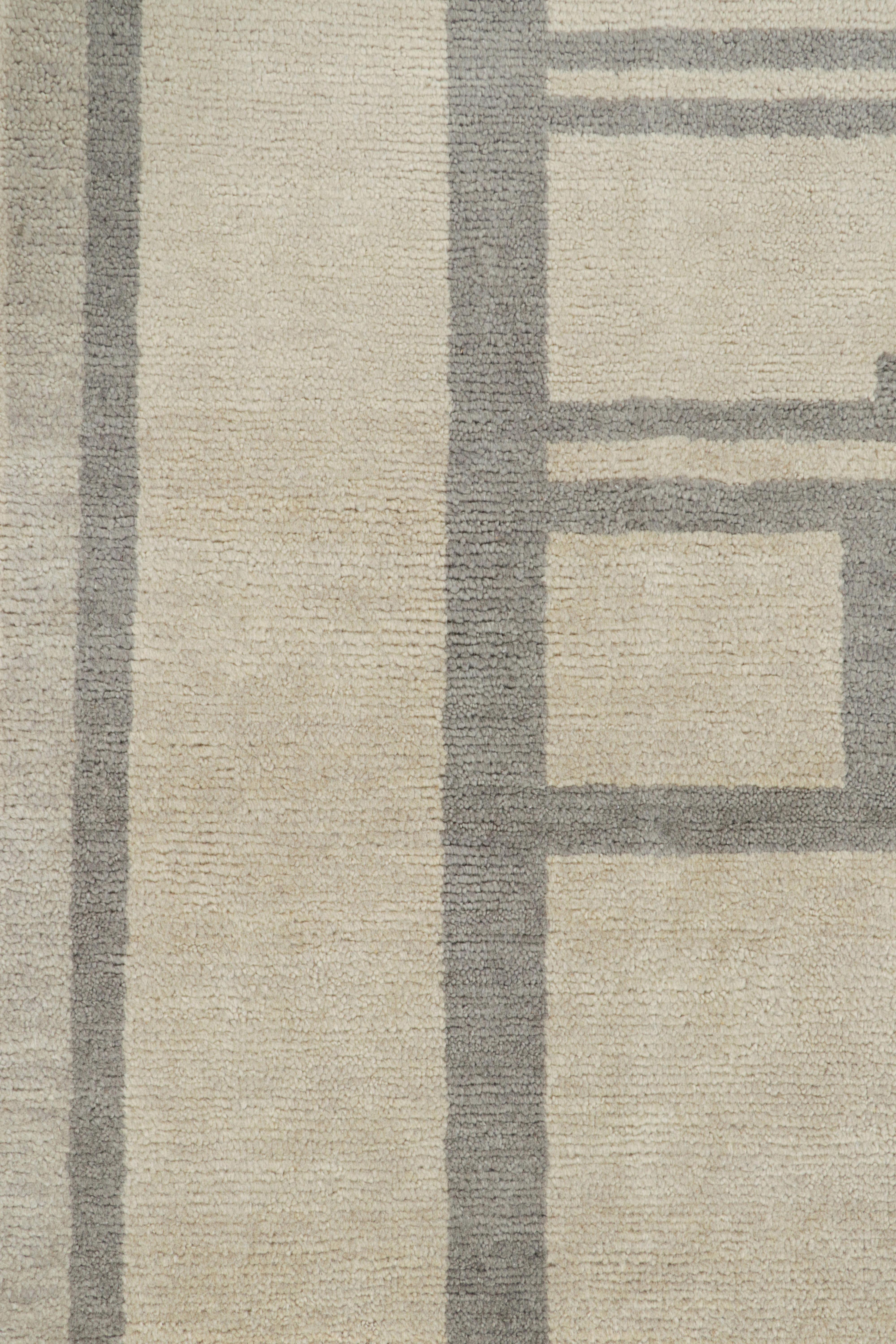 Rug & Kilim's French Art Deco Style Custom Rug Design mit geometrischen Mustern (Art déco) im Angebot