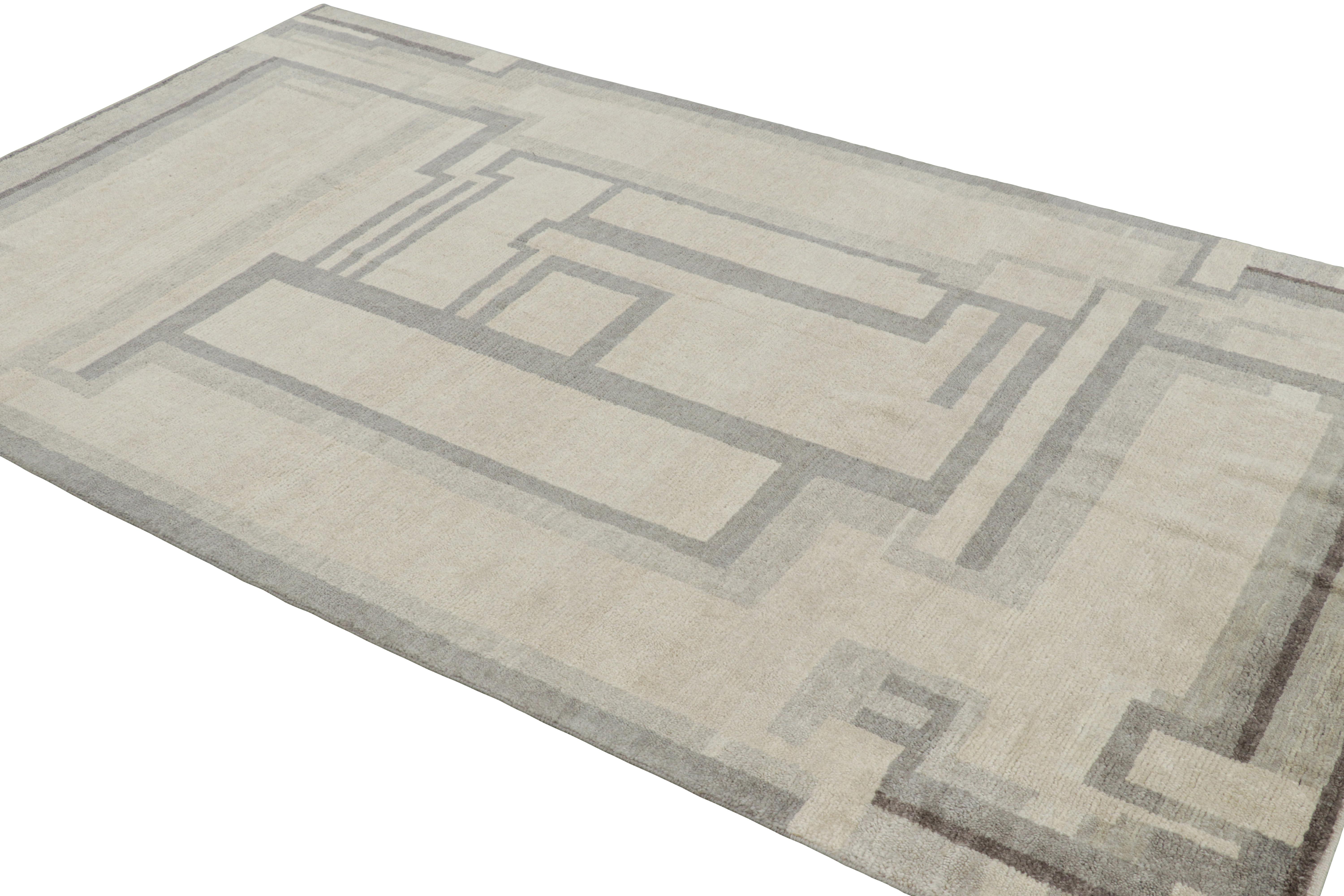 Rug & Kilim's French Art Deco Style Custom Rug Design mit geometrischen Mustern (Indisch) im Angebot