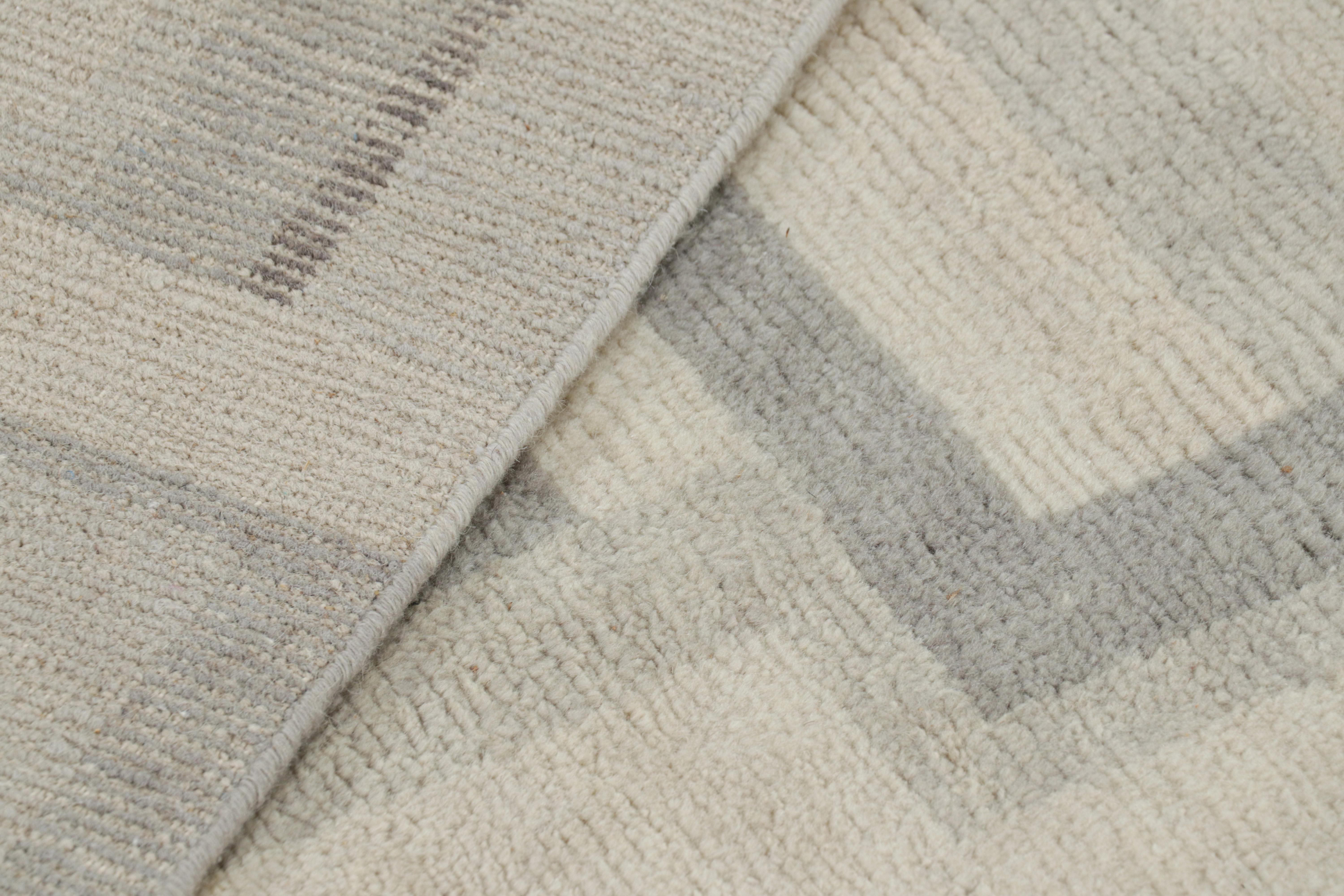 Rug & Kilim's French Art Deco Style Custom Rug Design mit geometrischen Mustern (21. Jahrhundert und zeitgenössisch) im Angebot