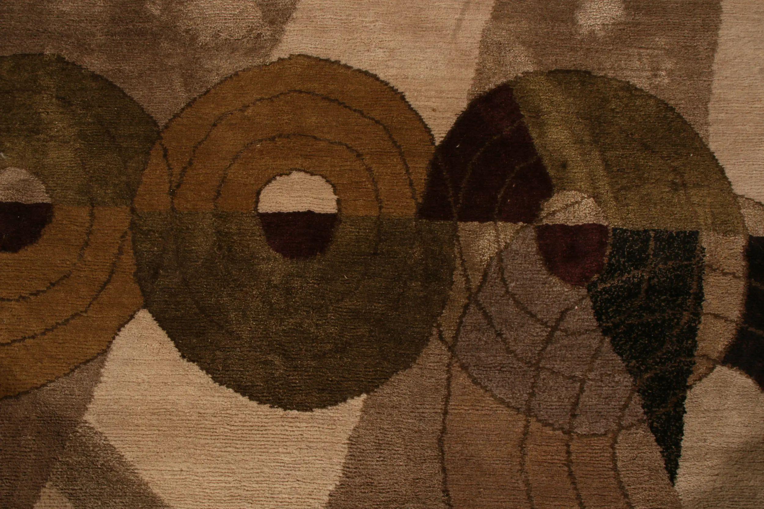 Rug & Kilim's Tapis français de style Art déco Beige Brown Custom Pattern Excellent état - En vente à Long Island City, NY