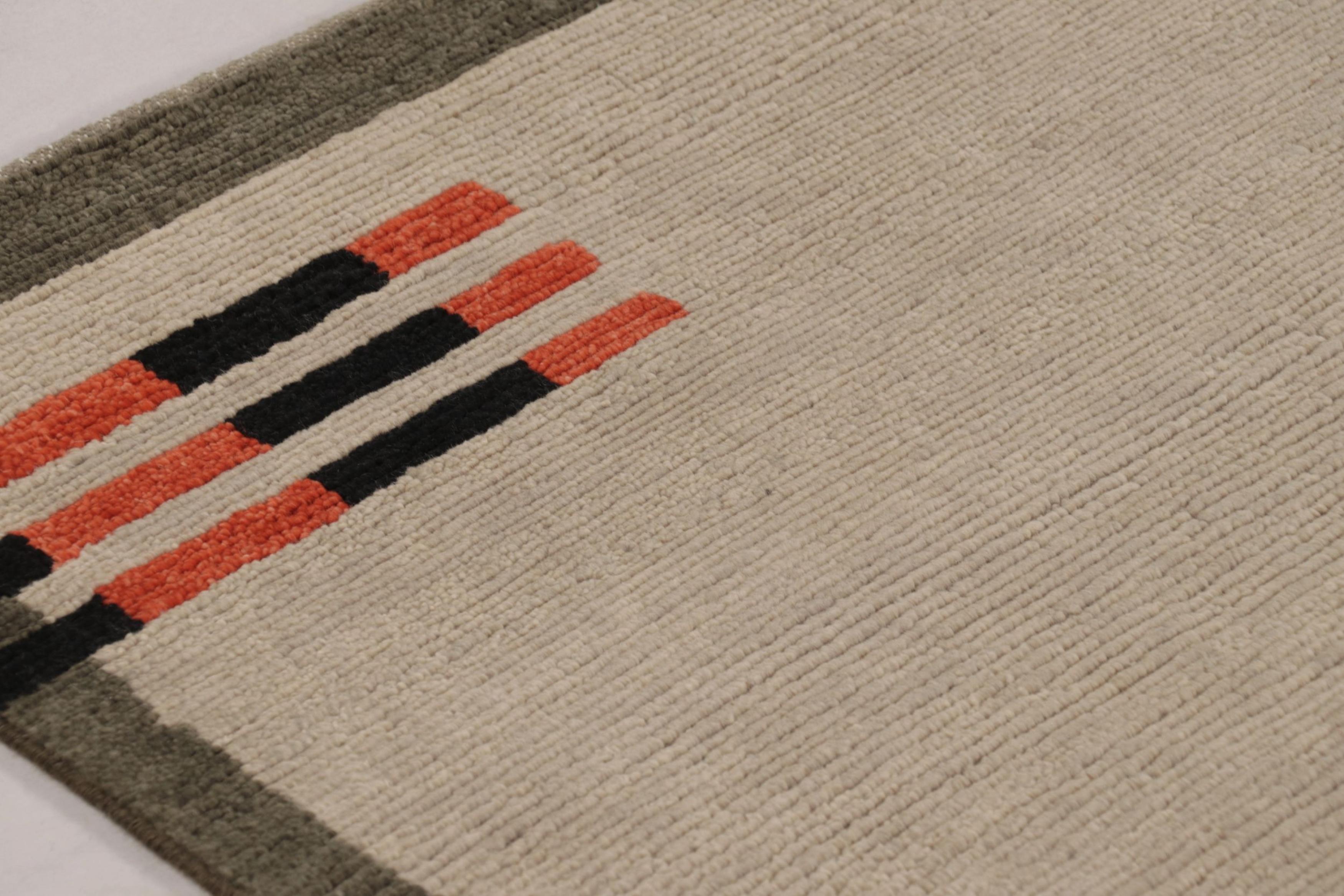 Rug & Kilim's französischer Art-Deco-Teppich in Beige und Grau mit geometrischem Muster (Art déco) im Angebot