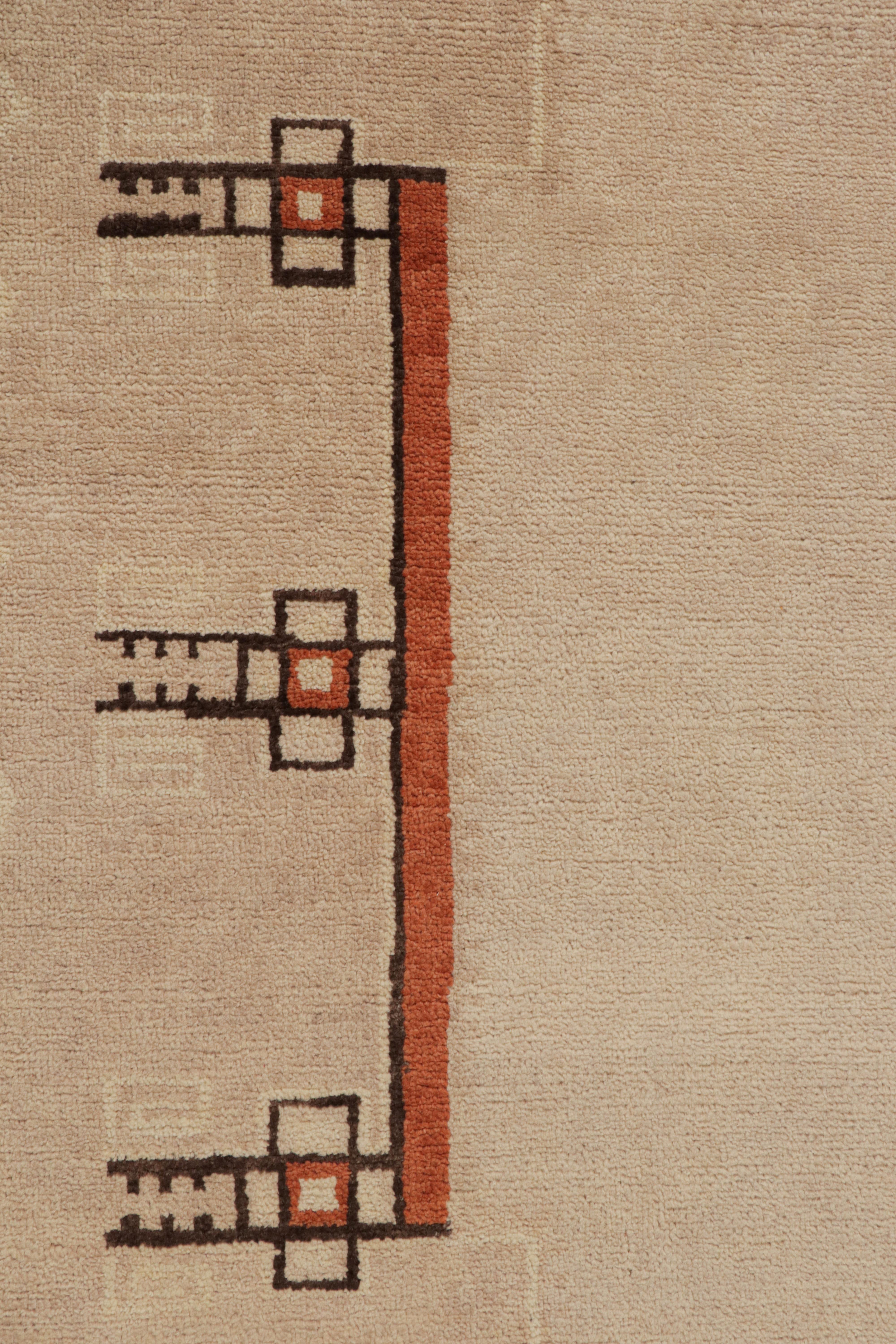 XXIe siècle et contemporain Rug & Kilim's French Art Deco Style Rug in Beige and Orange Geometric Patterns (tapis de style Art déco français à motifs géométriques beige et orange) en vente