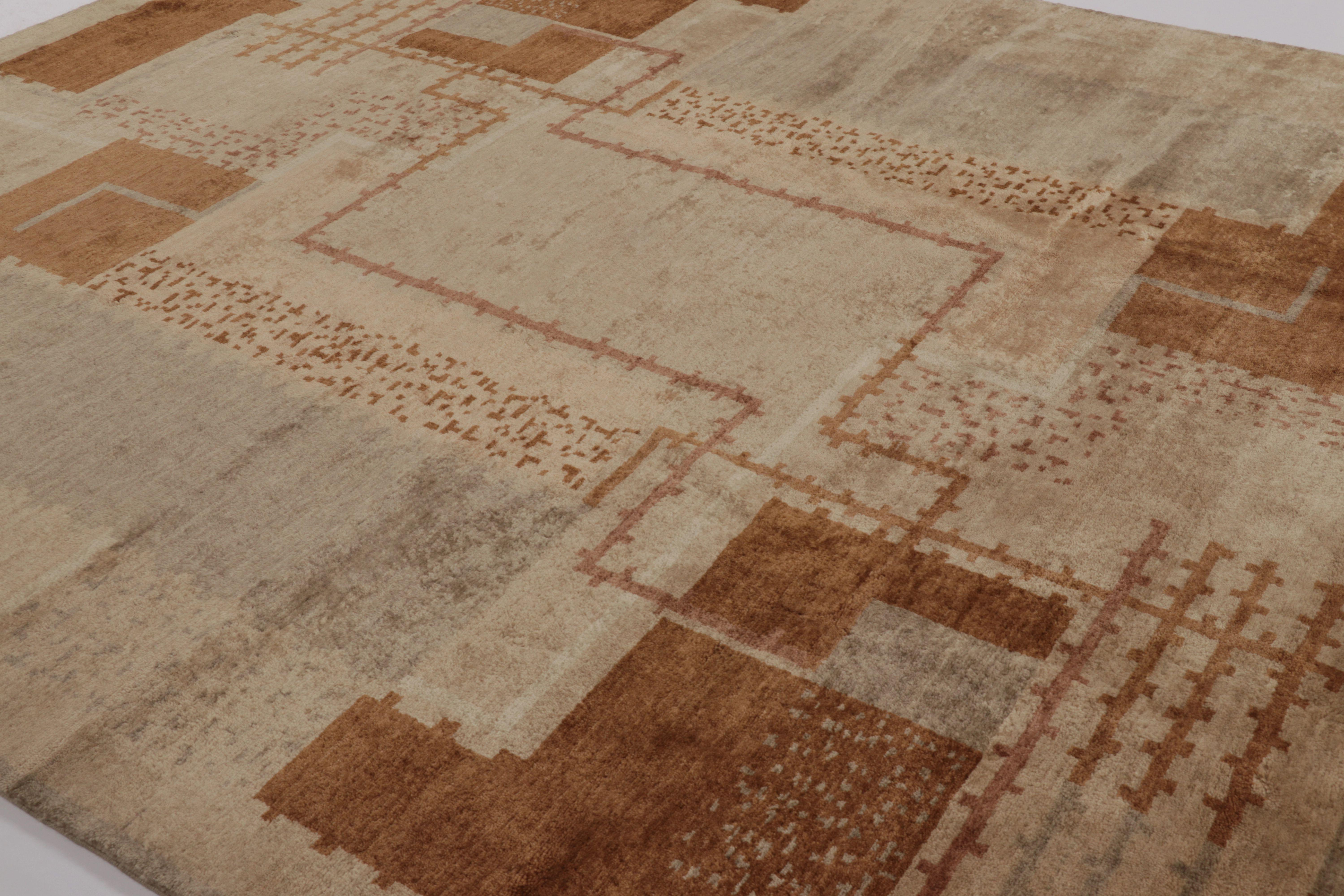 Rug & Kilims französischer Teppich im Art-Déco-Stil in Beige-Braun mit geometrischen Mustern (Art déco) im Angebot