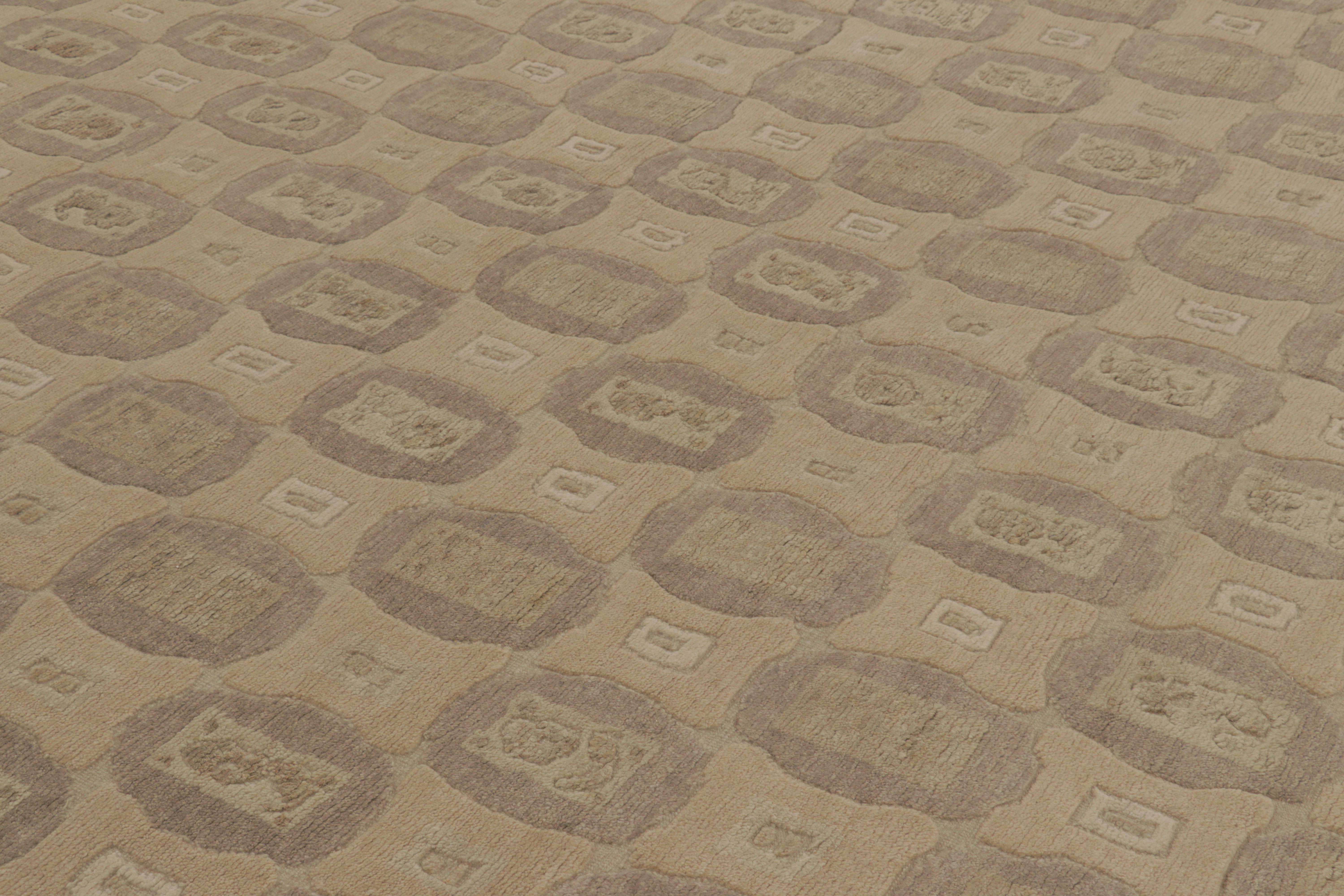 Rug & Kilims französischer Teppich im Art-Déco-Stil in Beige-Braun mit geometrischen Mustern (Art déco) im Angebot