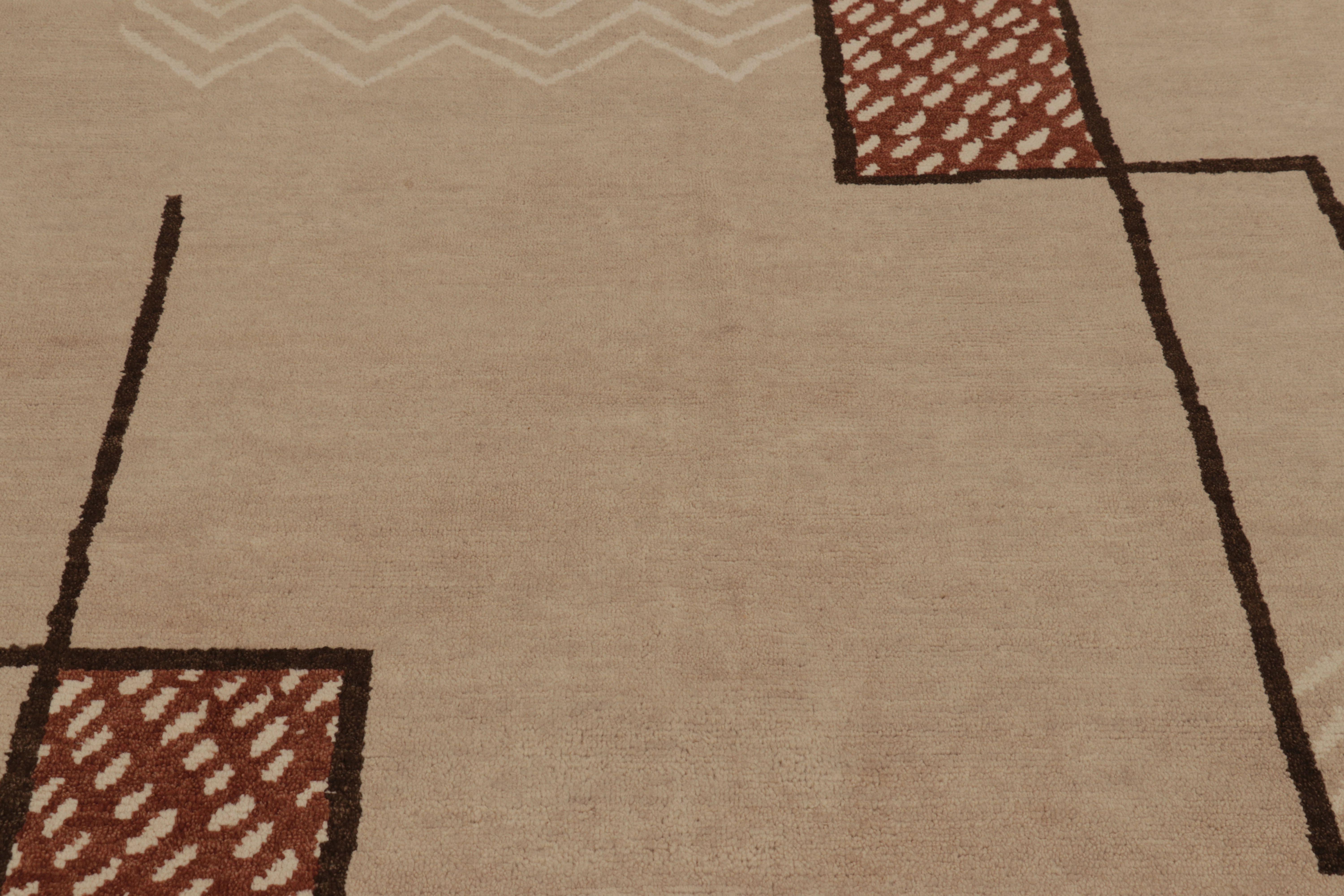 Rug & Kilims französischer Teppich im Art-Déco-Stil in Beige-Braun mit geometrischen Mustern im Zustand „Neu“ im Angebot in Long Island City, NY