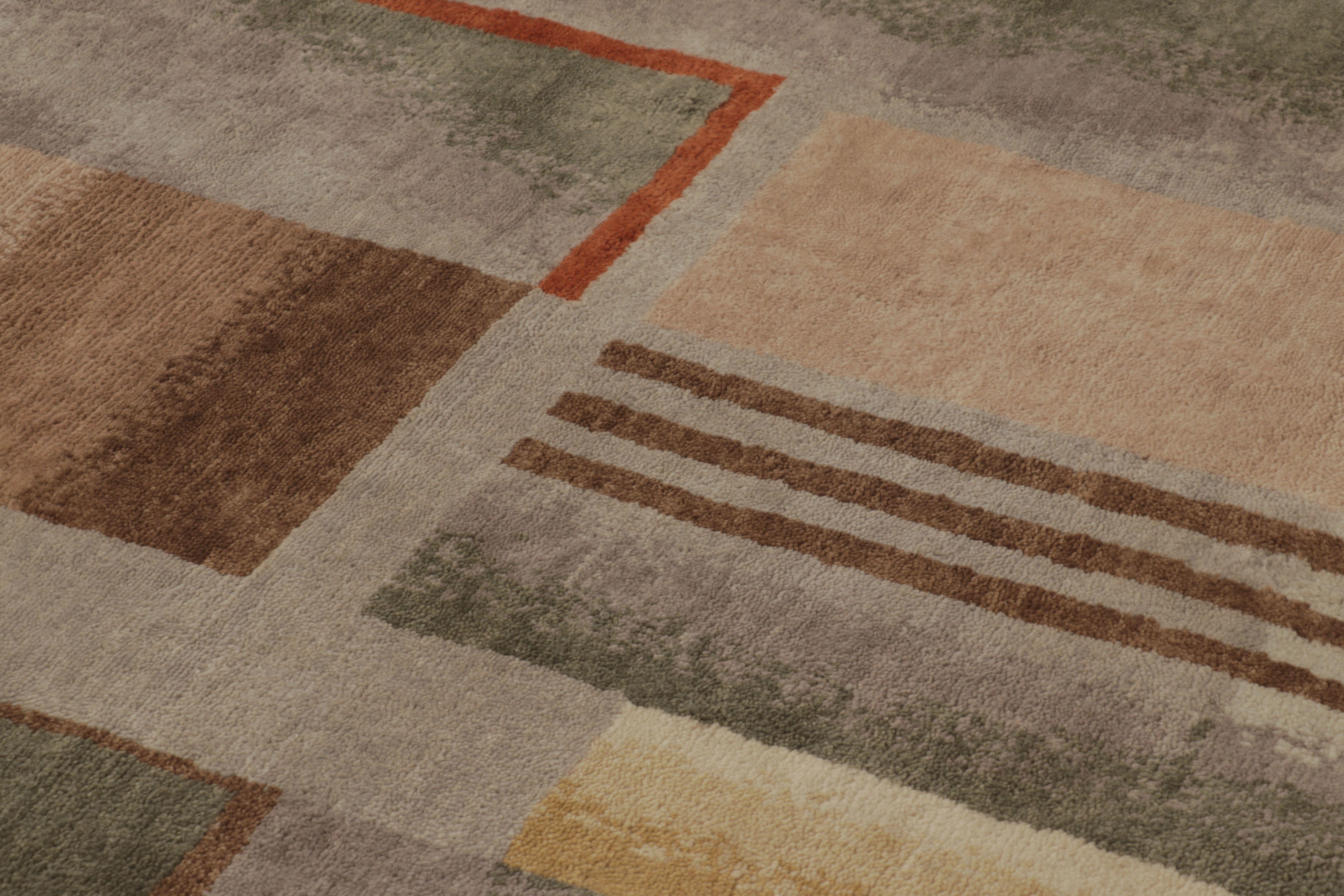 Rug & Kilims französischer Teppich im Art-Déco-Stil in Beige-Braun mit geometrischen Mustern im Zustand „Neu“ im Angebot in Long Island City, NY