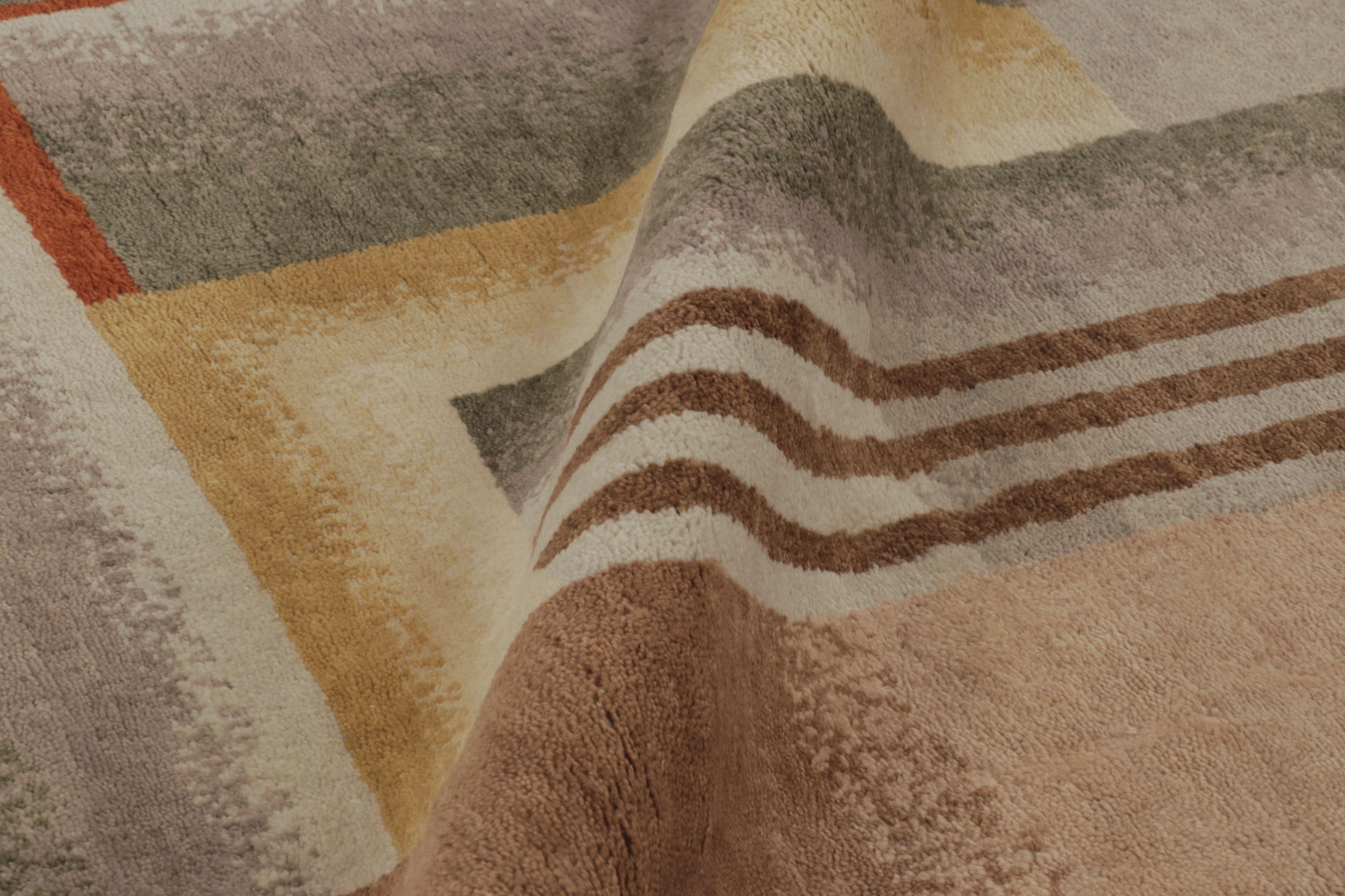 Rug & Kilims französischer Teppich im Art-Déco-Stil in Beige-Braun mit geometrischen Mustern (21. Jahrhundert und zeitgenössisch) im Angebot