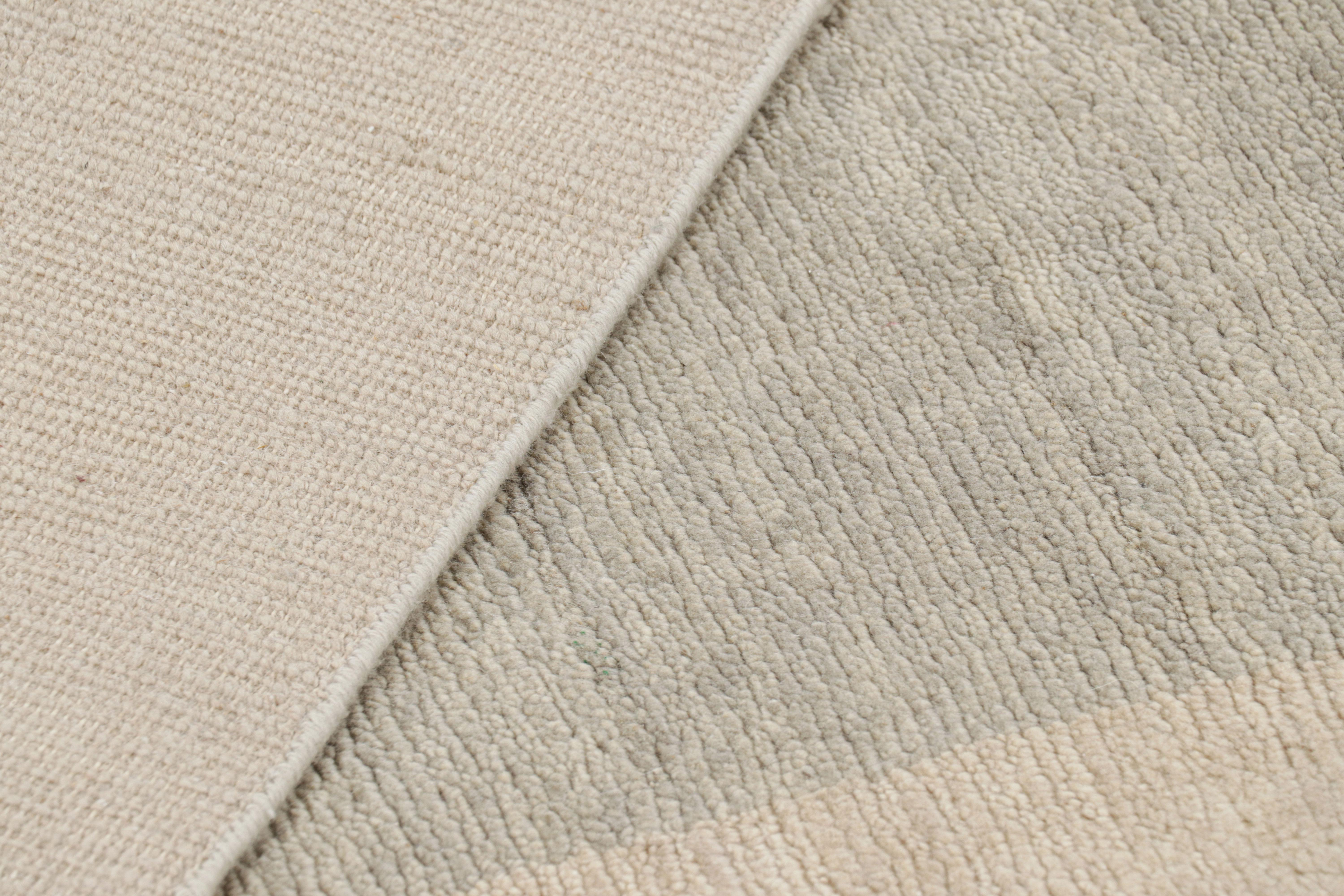 Lana Rug & Kilim è un tappeto in stile Art Deco francese in beige-marrone con motivi geometrici in vendita