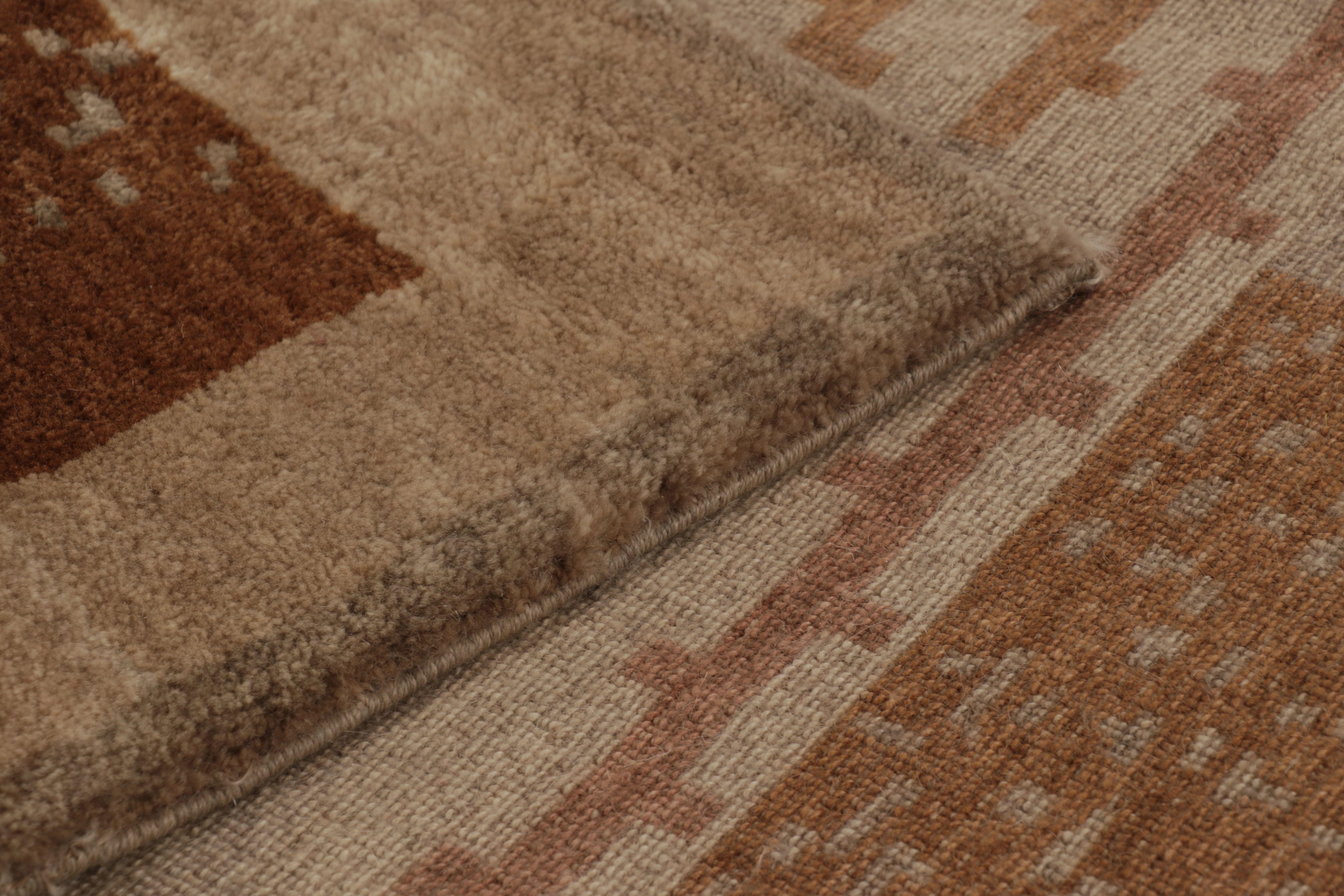 Rug & Kilims französischer Teppich im Art-Déco-Stil in Beige-Braun mit geometrischen Mustern (Wolle) im Angebot