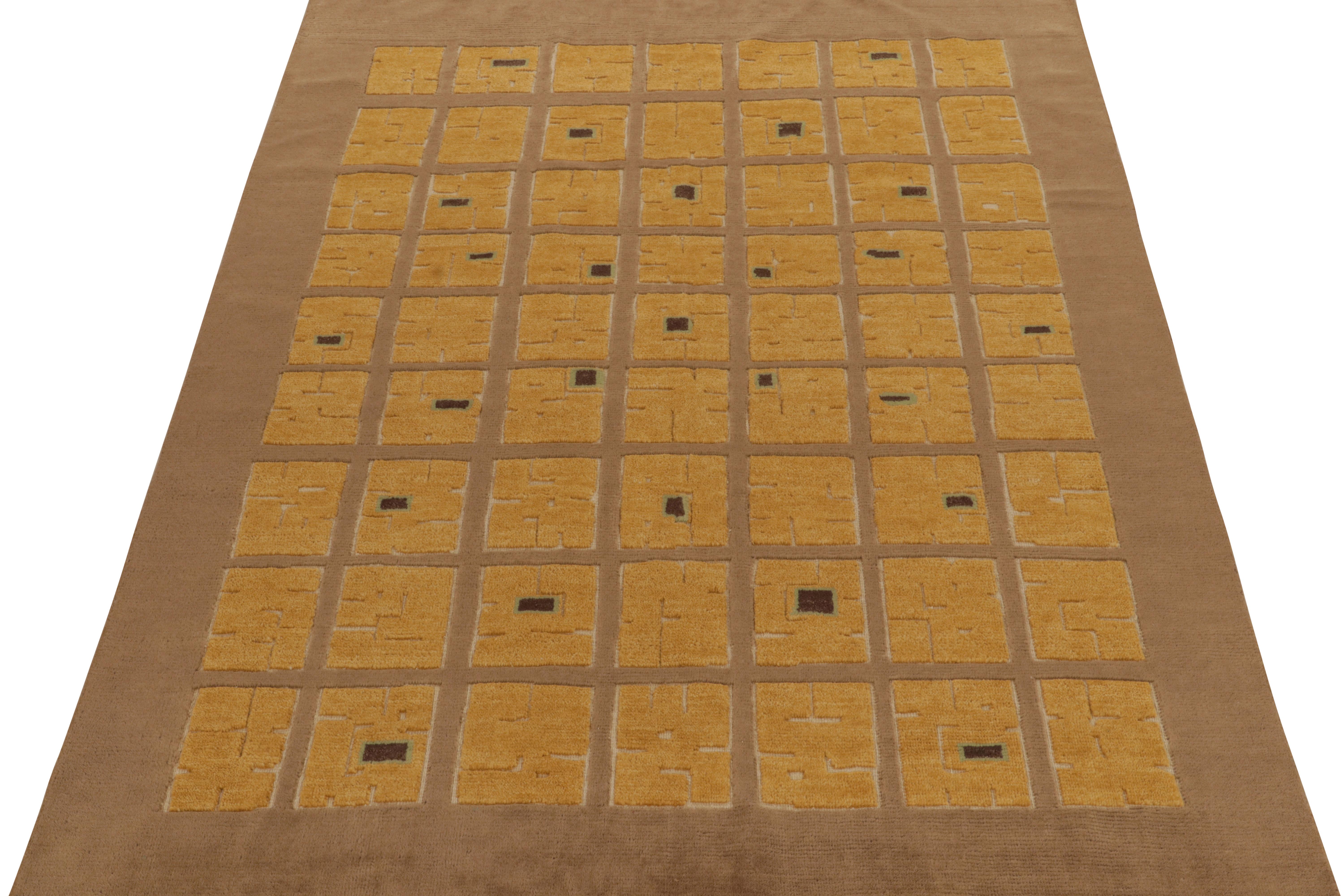 Französischer Teppich im Art-déco-Stil von Teppich & Kilims in Beige-Brown mit quadratischen Goldmustern (Art déco) im Angebot