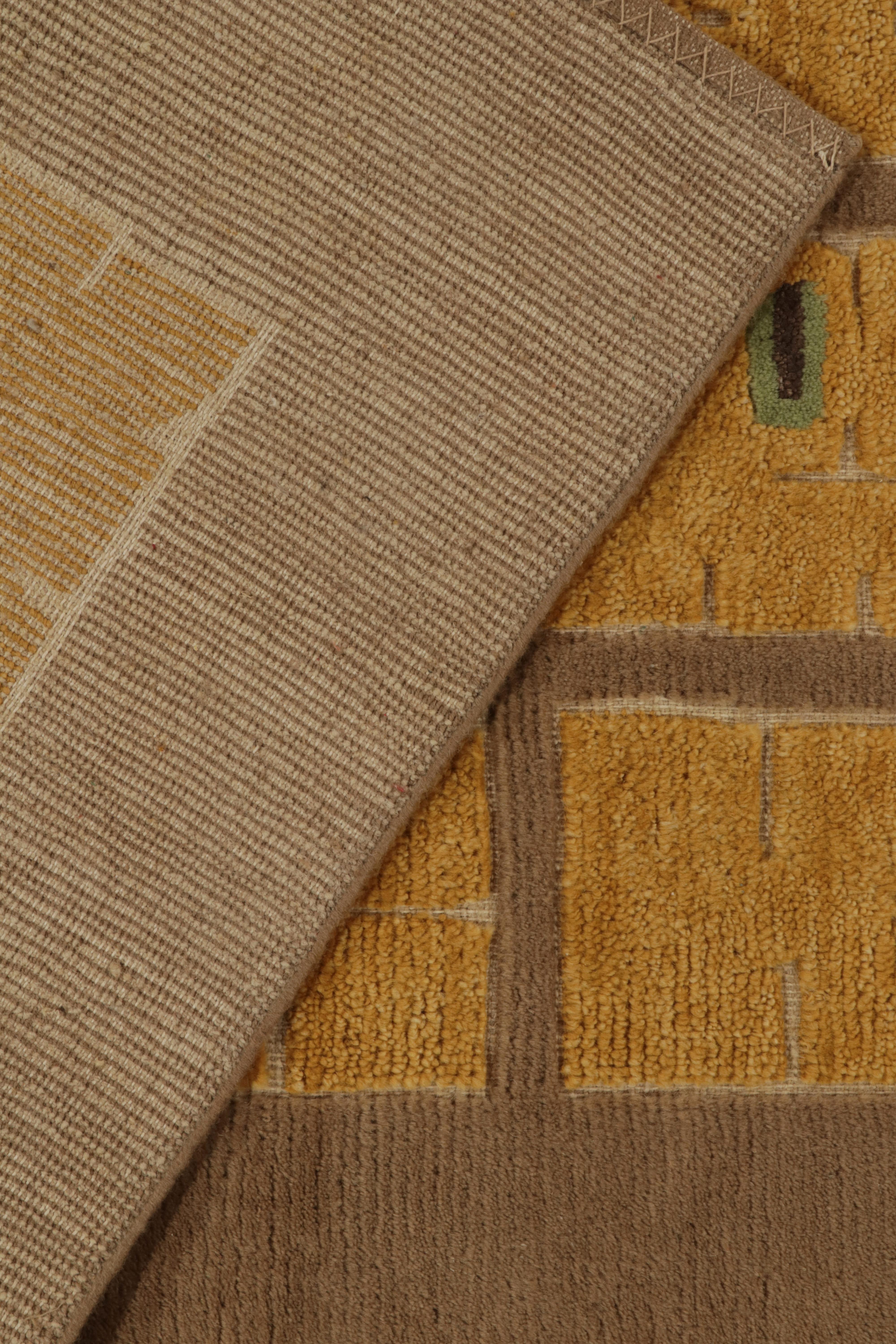 Französischer Teppich im Art-déco-Stil von Teppich & Kilims in Beige-Brown mit quadratischen Goldmustern (21. Jahrhundert und zeitgenössisch) im Angebot
