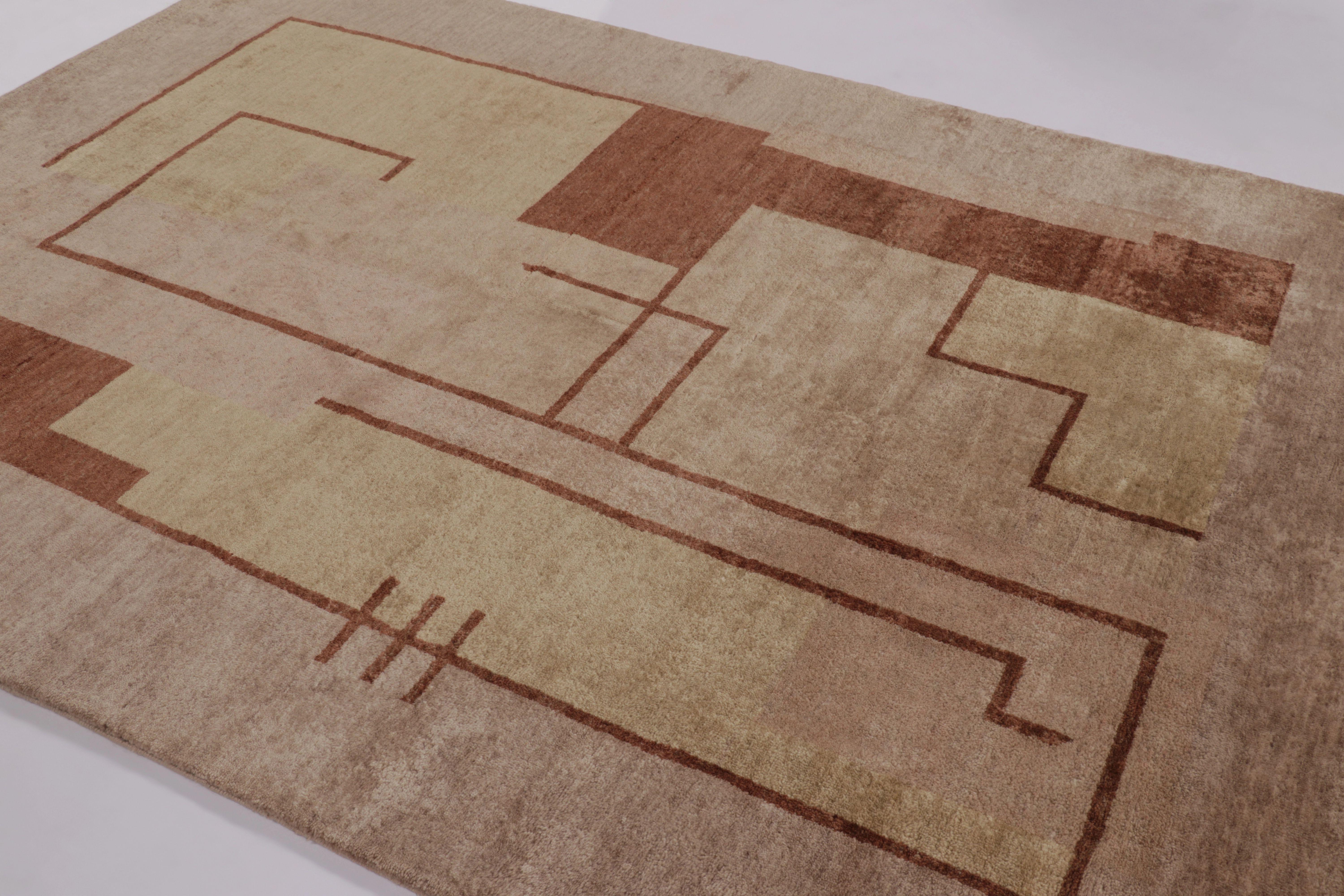 Indiano Tappeto Rug & Kilim in stile Art Deco francese in beige-rosa con motivi geometrici in vendita