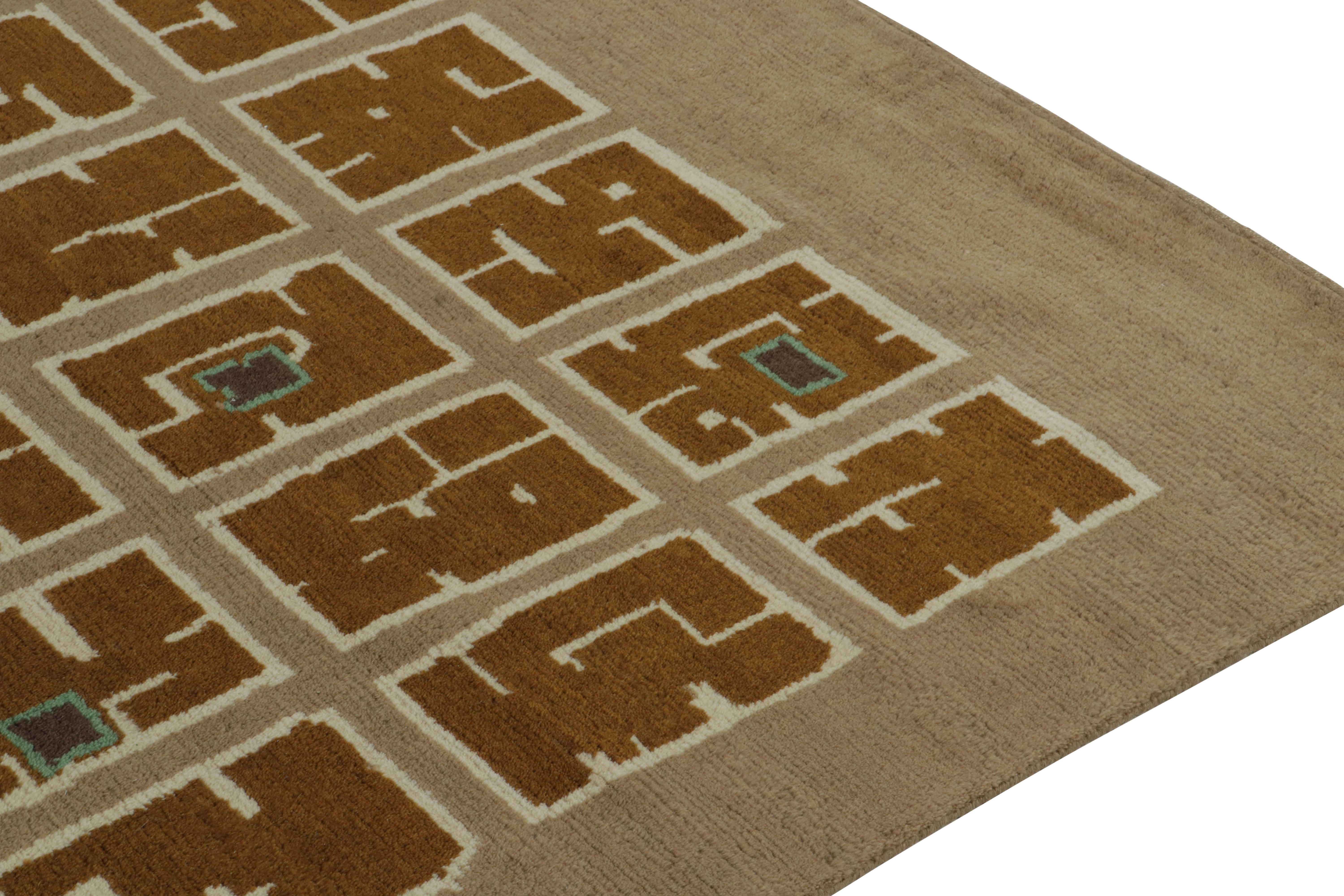 Annodato a mano Rug & Kilim è un tappeto in stile Art Deco francese di colore beige con motivi quadrati marroni in vendita