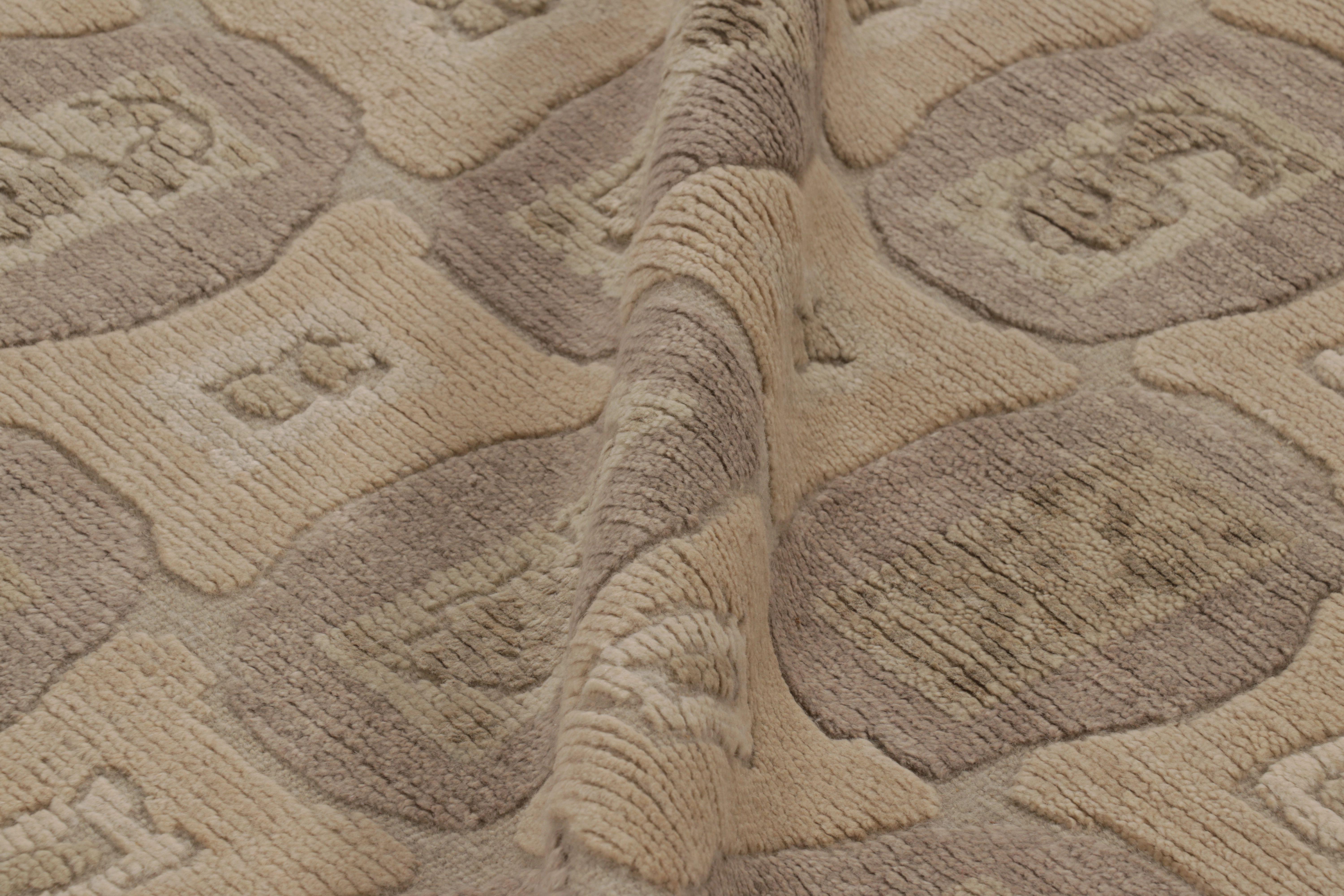 Rug & Kilim's französischer Art-Deco-Teppich in Beige mit hellen geometrischen Mustern (Wolle) im Angebot