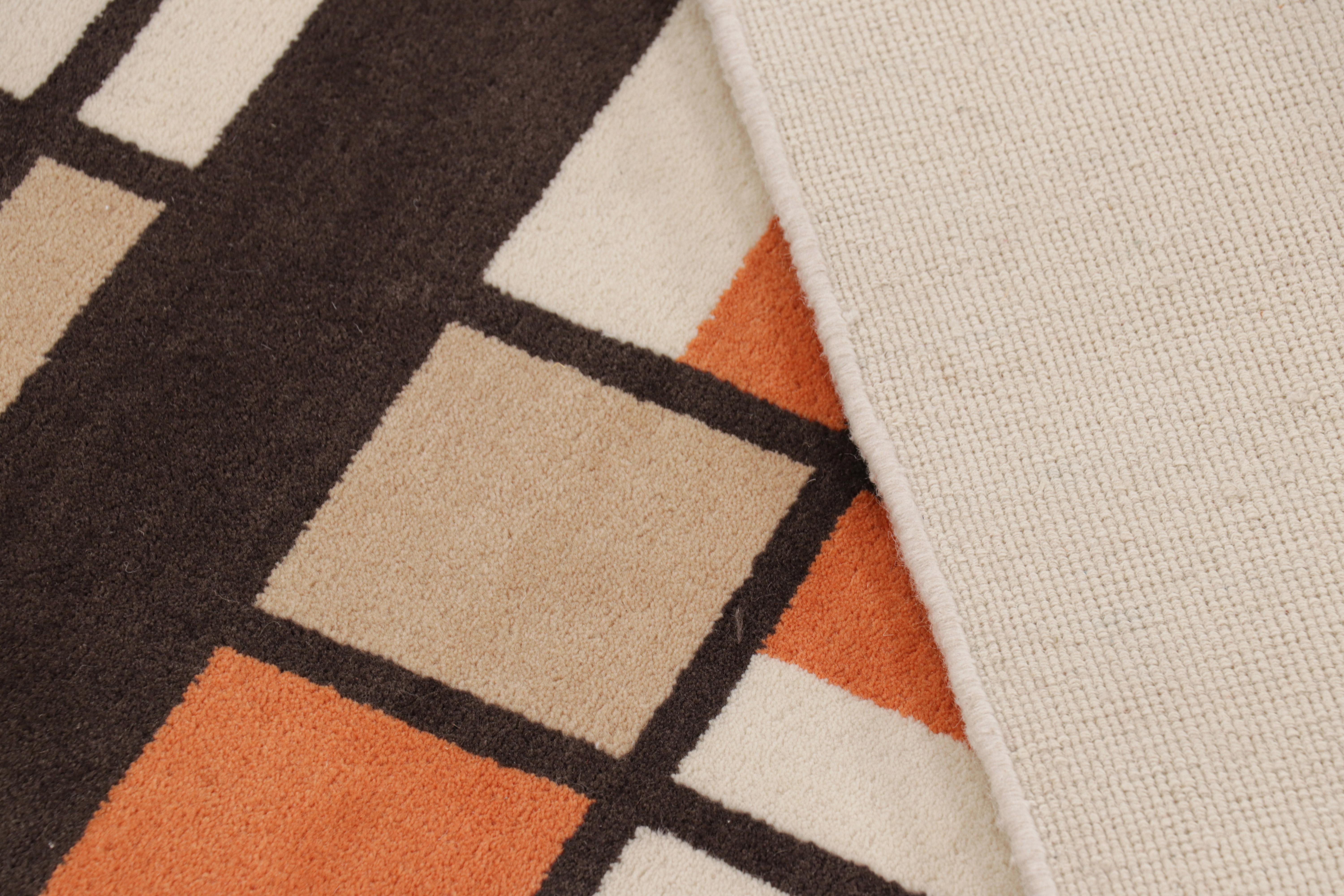 Rug & Kilim è un tappeto in stile Art Deco francese in blu e beige con motivi geometrici in vendita 1