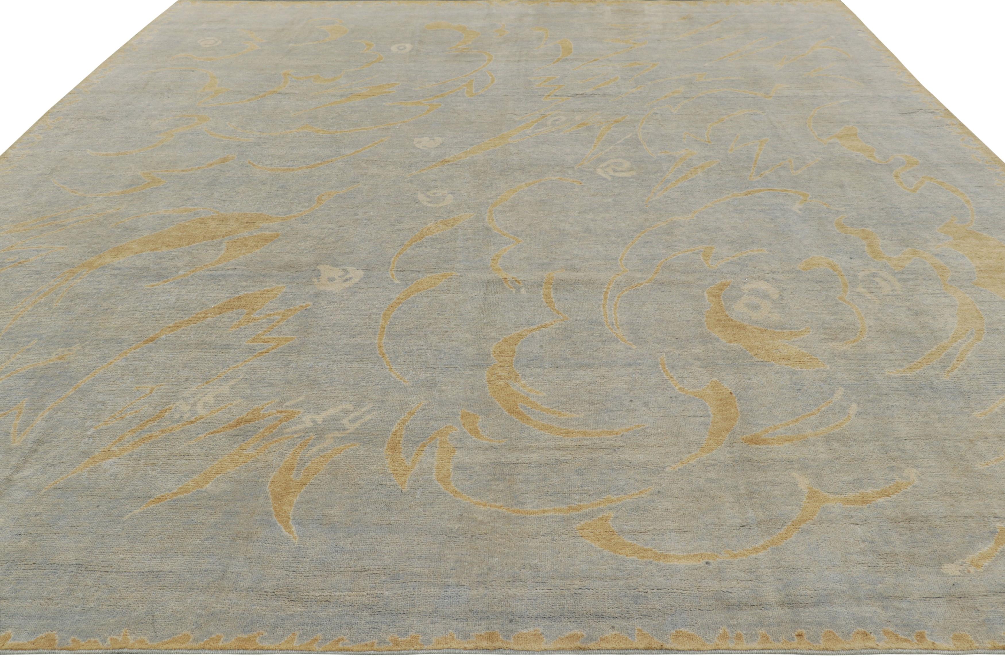 Annodato a mano Rug & Kilim è un tappeto francese in stile Art Déco con motivi geometrici gialli e blu in vendita