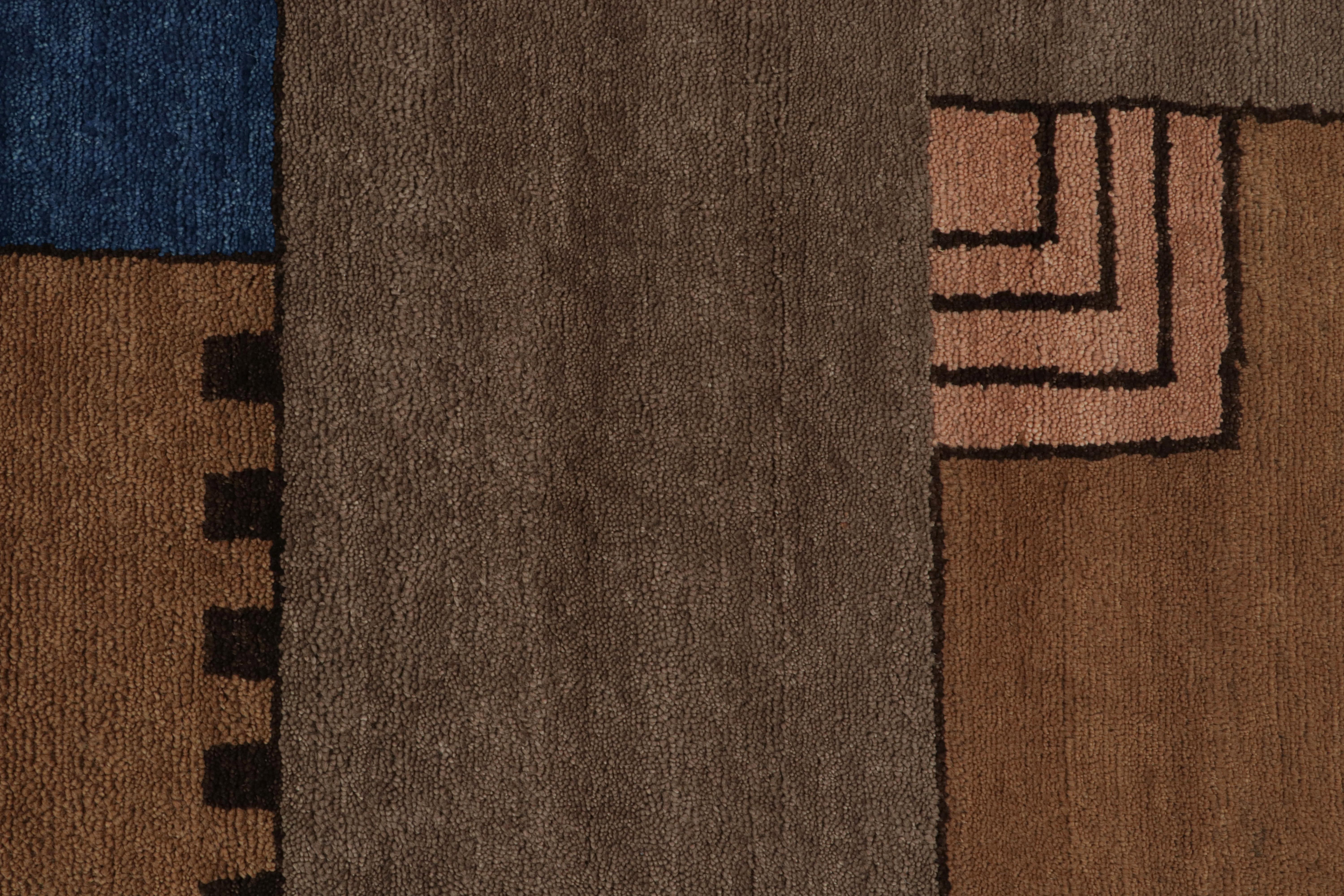 Tappeto in stile Art Deco francese di Rug & Kilim in marrone con motivi geometrici In condizioni Nuovo in vendita a Long Island City, NY