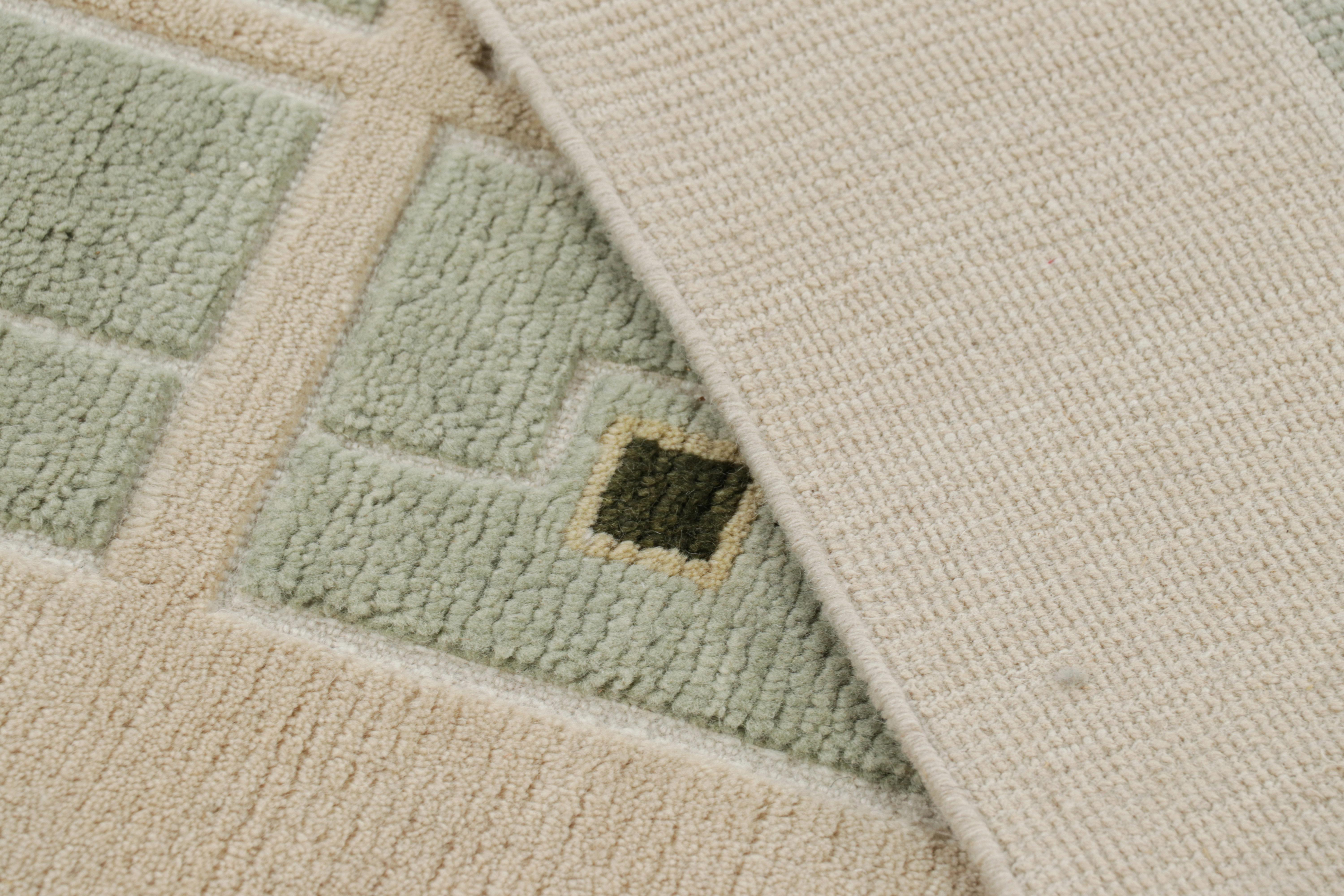 Laine Rug & Kilim's French Art Deco Style Rug in Cream with Seafoam Geometric Pattern (tapis de style Art déco français avec motif géométrique) en vente