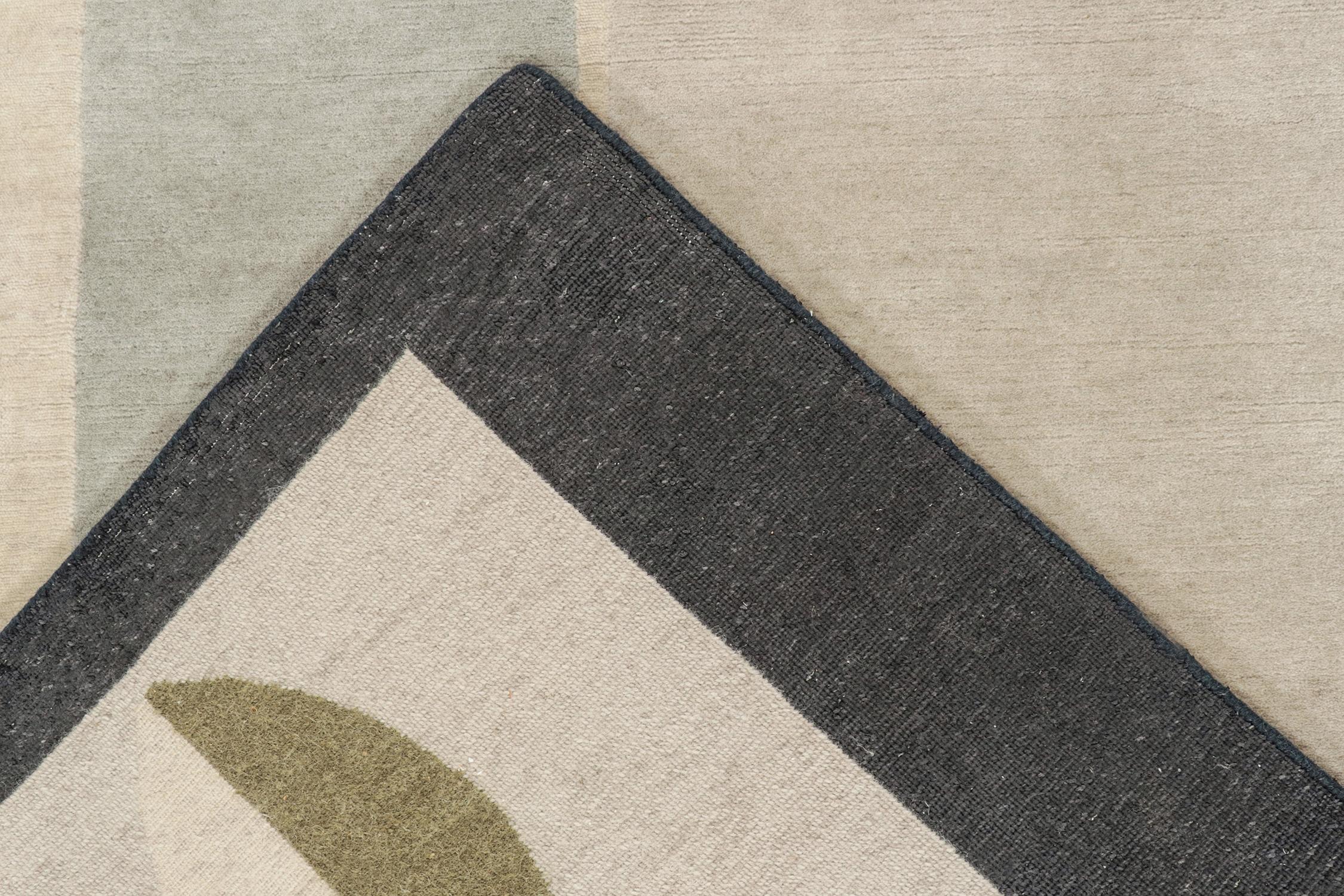 Französischer Art Deco-Teppich von Rug & Kilim in Grau, Braun und Schwarz mit geometrischem Muster (Wolle) im Angebot