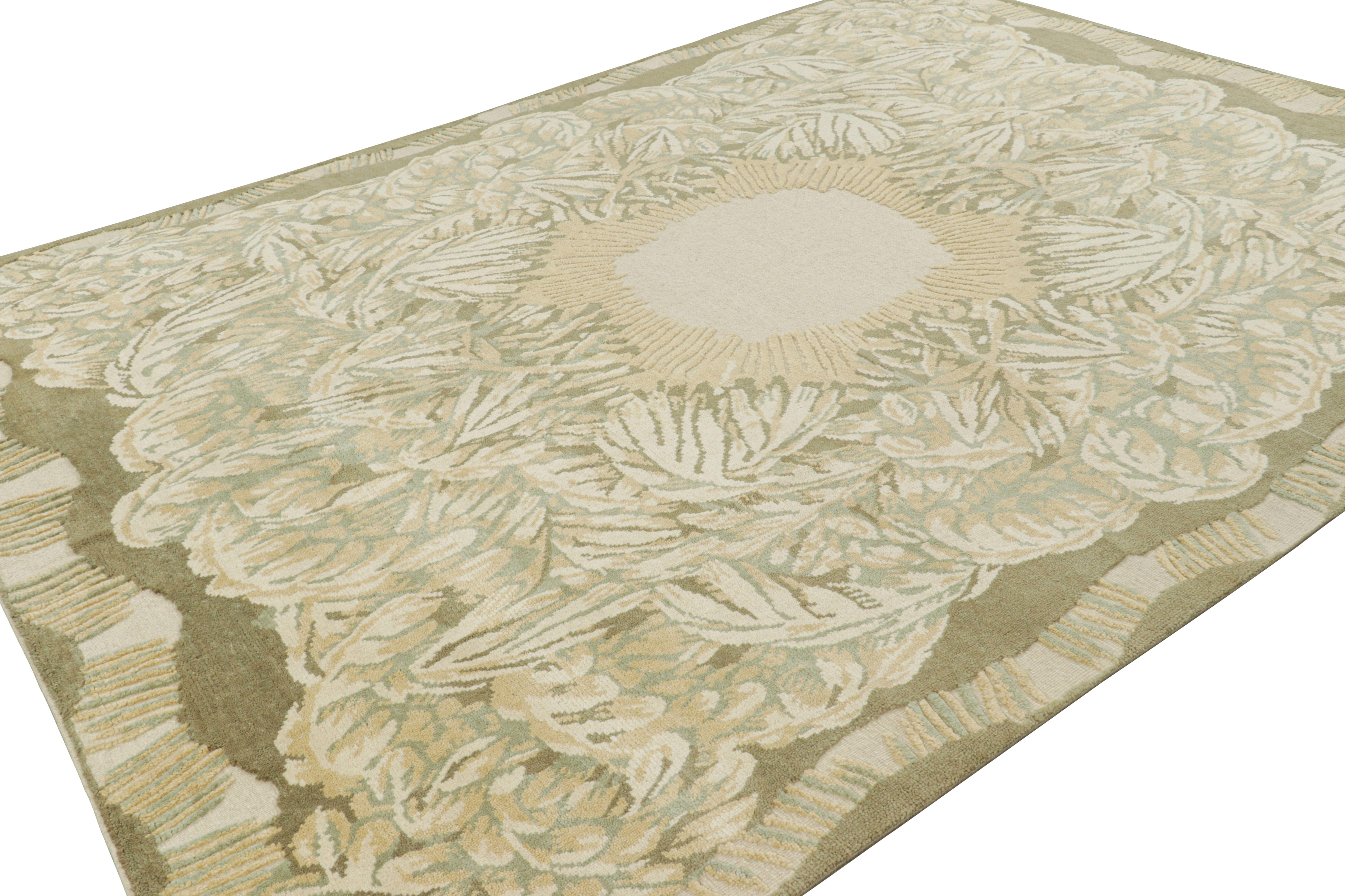 Alfombra francesa de estilo Art Déco Rug & Kilim con motivos florales en verde, crema y beige Indio en venta