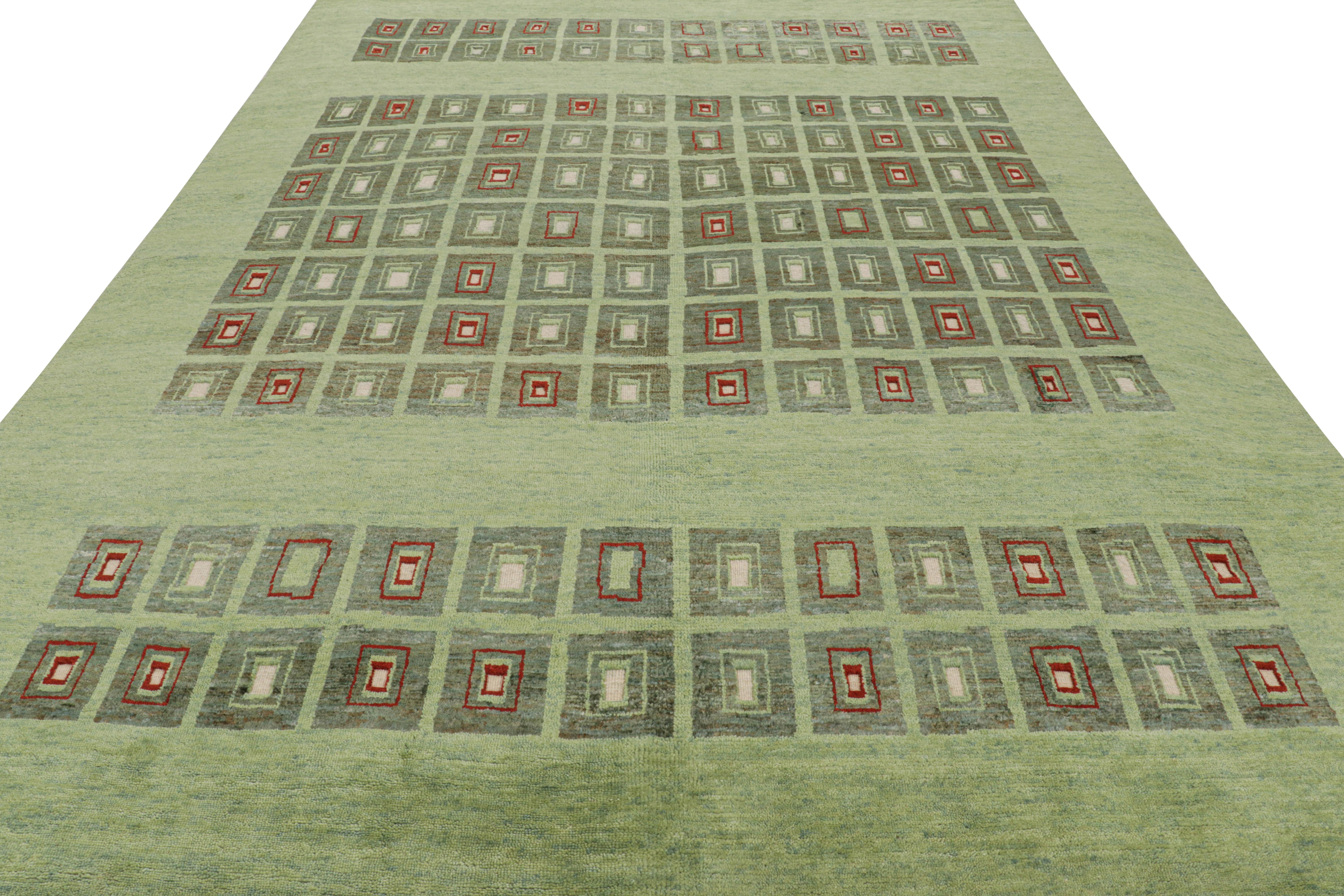 Annodato a mano Rug & Kilim è un tappeto francese in stile Art Deco di colore verde con motivi geometrici in vendita