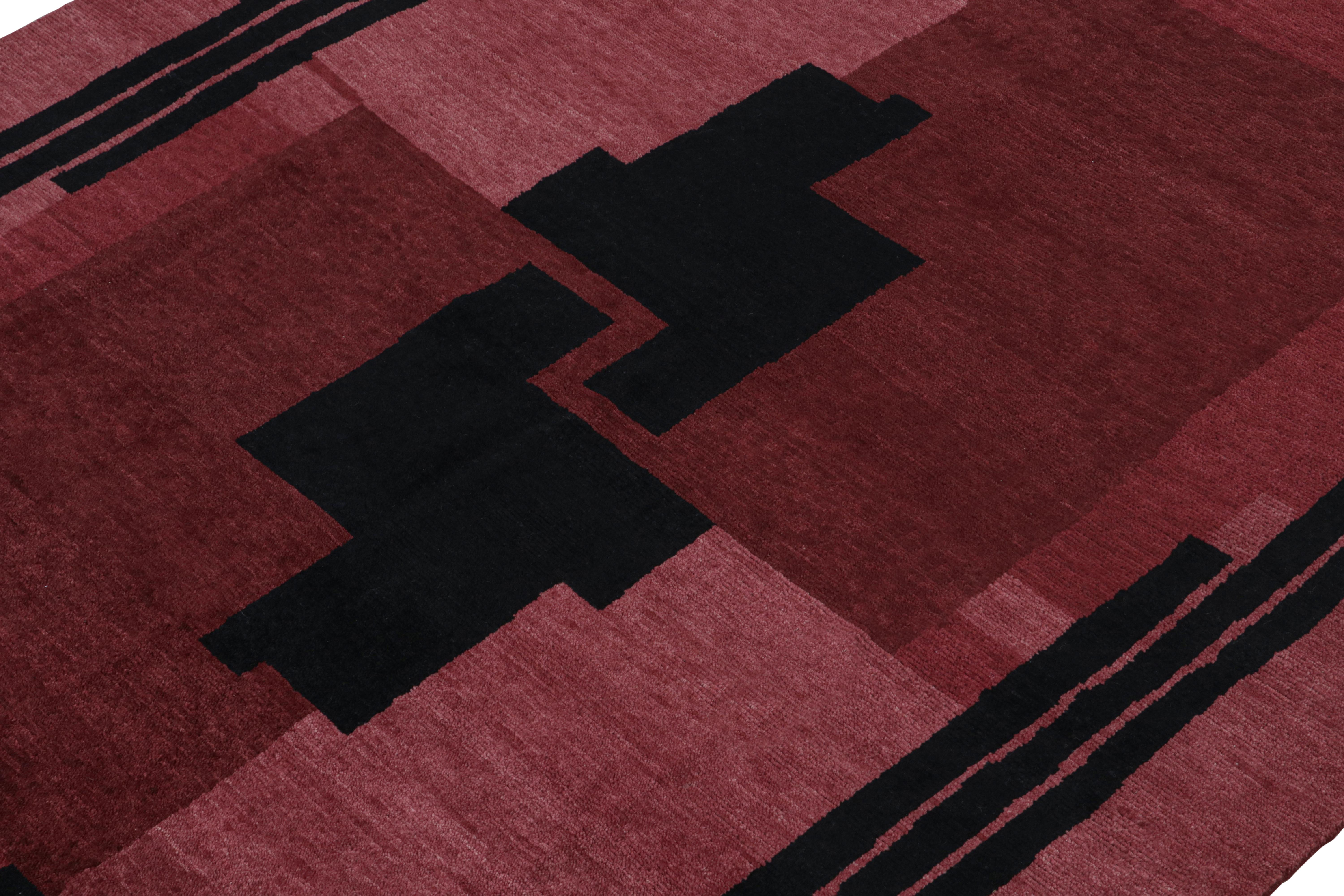 Indiano Tappeto in stile Art Deco francese di Rug & Kilim in rosso con motivi geometrici neri in vendita