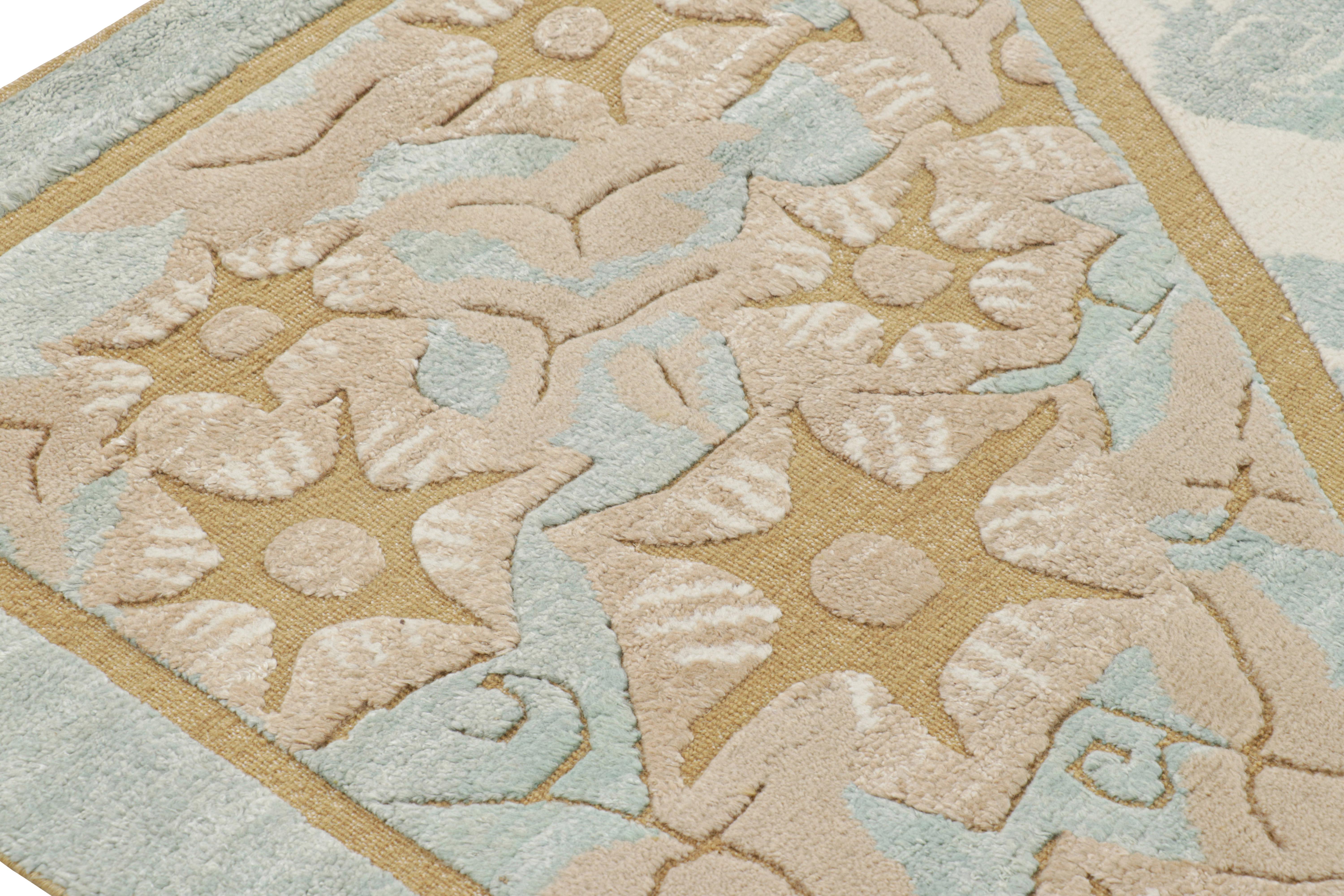 Moderno Rug & Kilim è un tappeto francese in stile Art Deco, di colore bianco con motivi geometrici colorati. in vendita