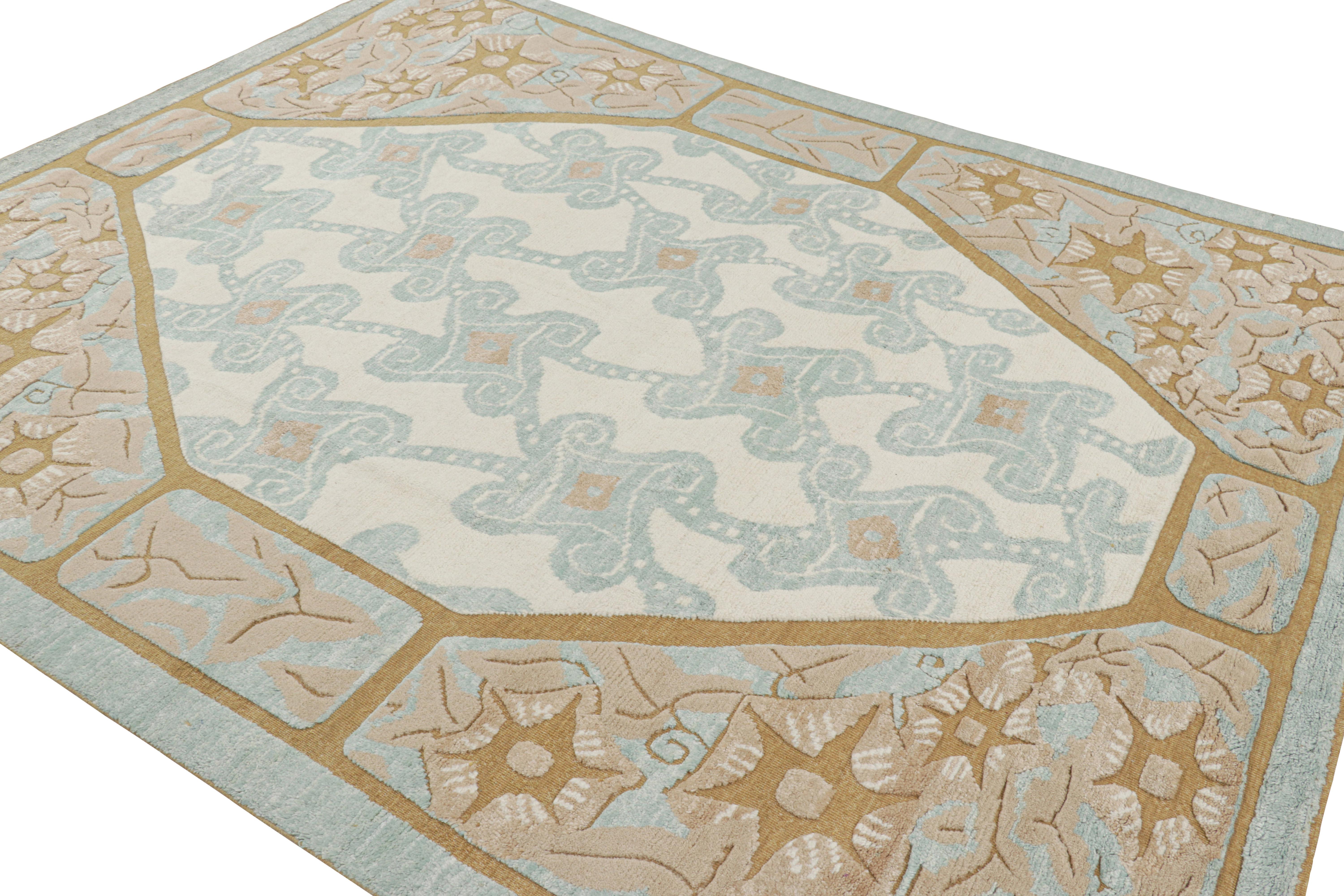 Annodato a mano Rug & Kilim è un tappeto francese in stile Art Deco, di colore bianco con motivi geometrici colorati. in vendita