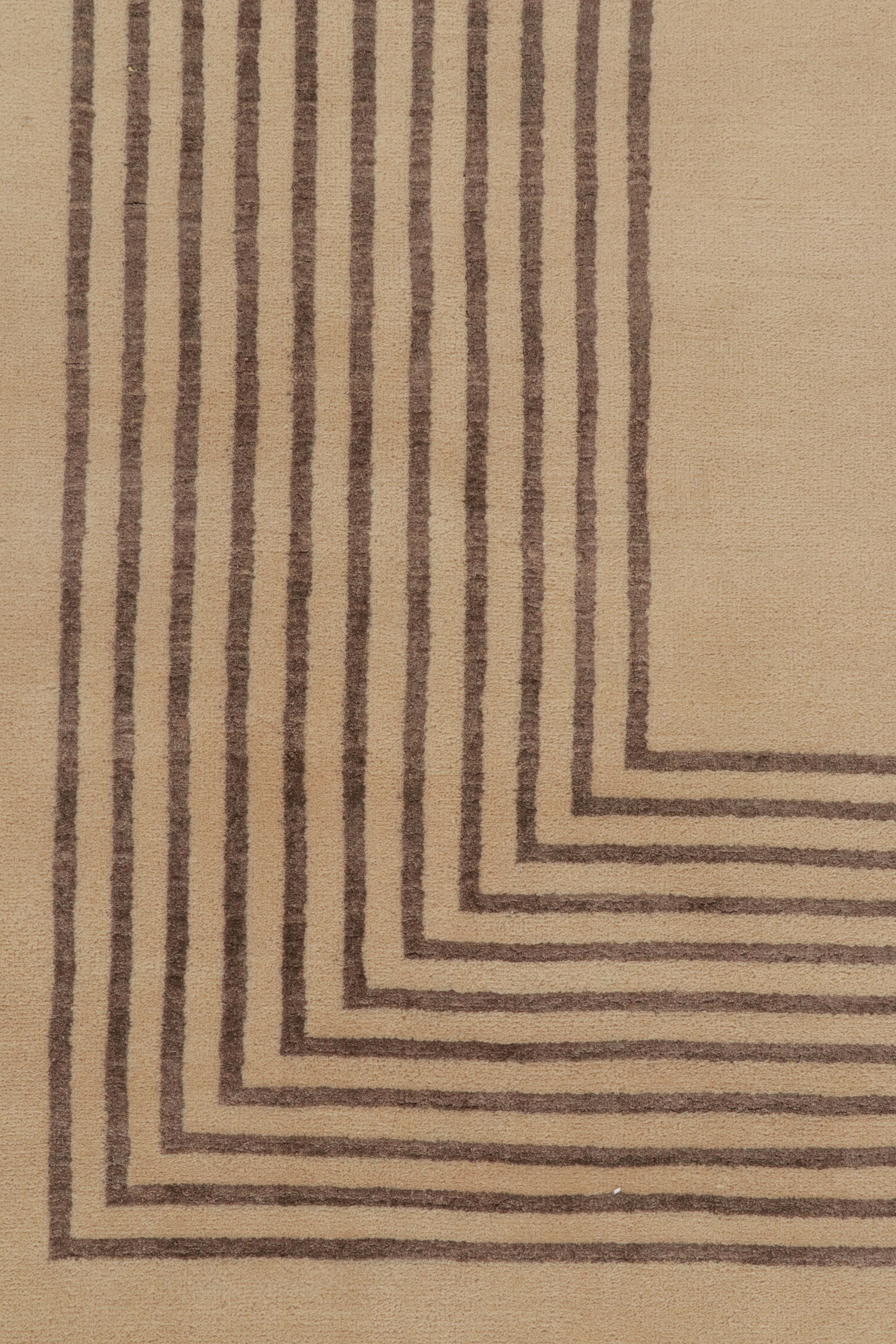 XXIe siècle et contemporain Rug & Kilim's French Art Deco Rug with Beige-Brown Patterns (tapis de style Art déco français avec des motifs beiges et bruns) en vente