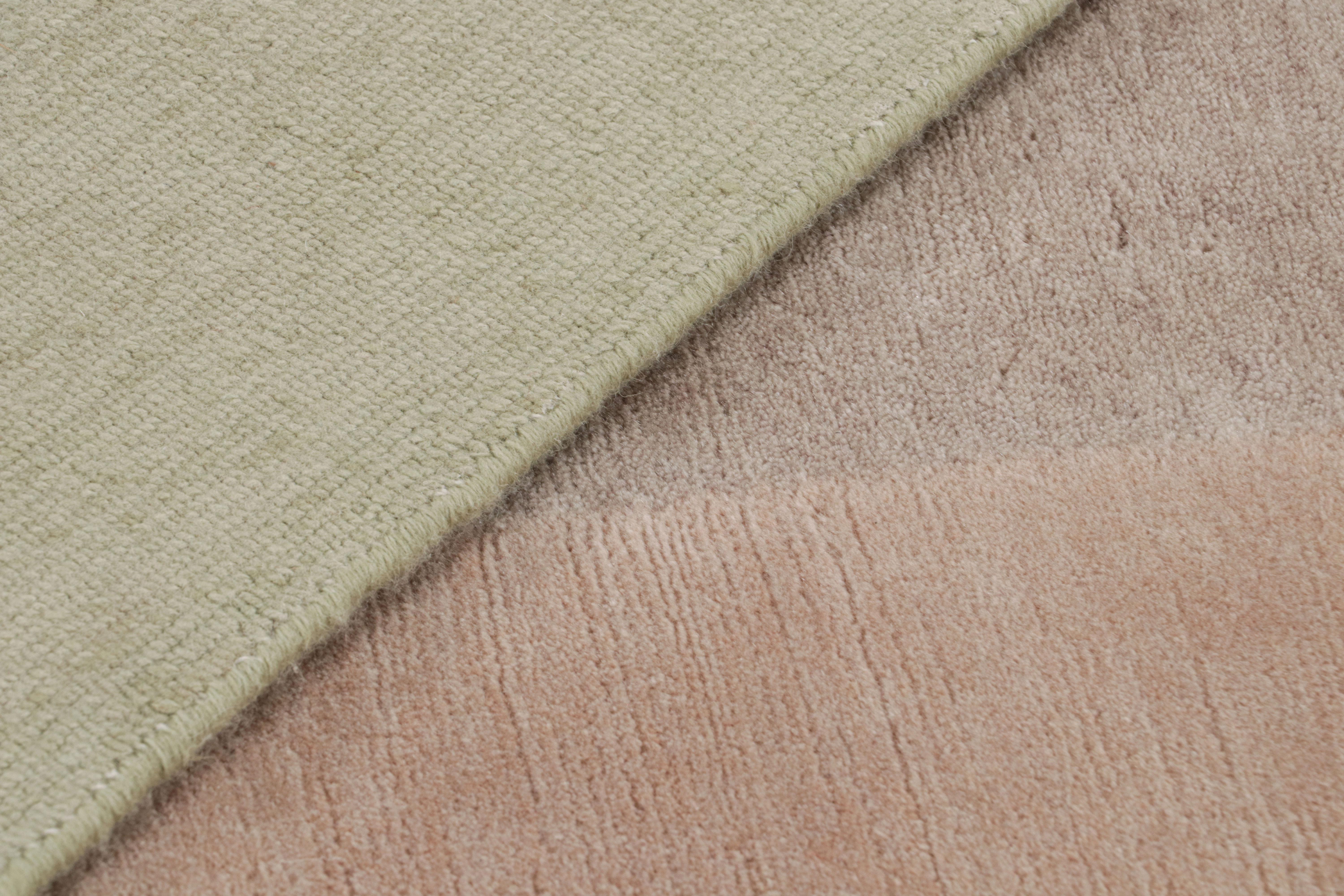 Lana Rug & Kilim è un tappeto francese in stile Art Deco con motivo geometrico verde e beige in vendita