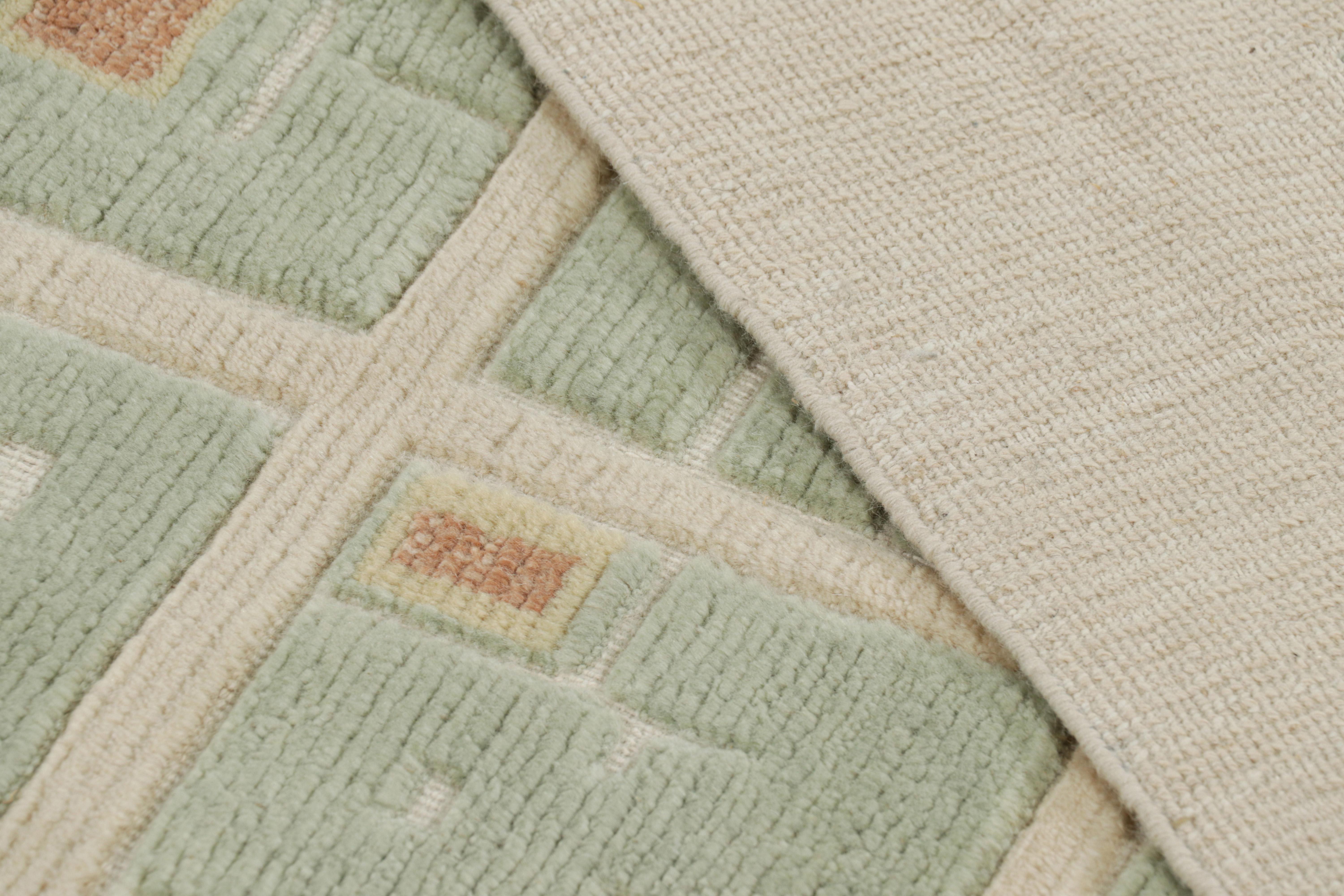 XXI secolo e contemporaneo Rug & Kilim è un tappeto francese in stile Art Deco con motivi geometrici in verde chiaro in vendita