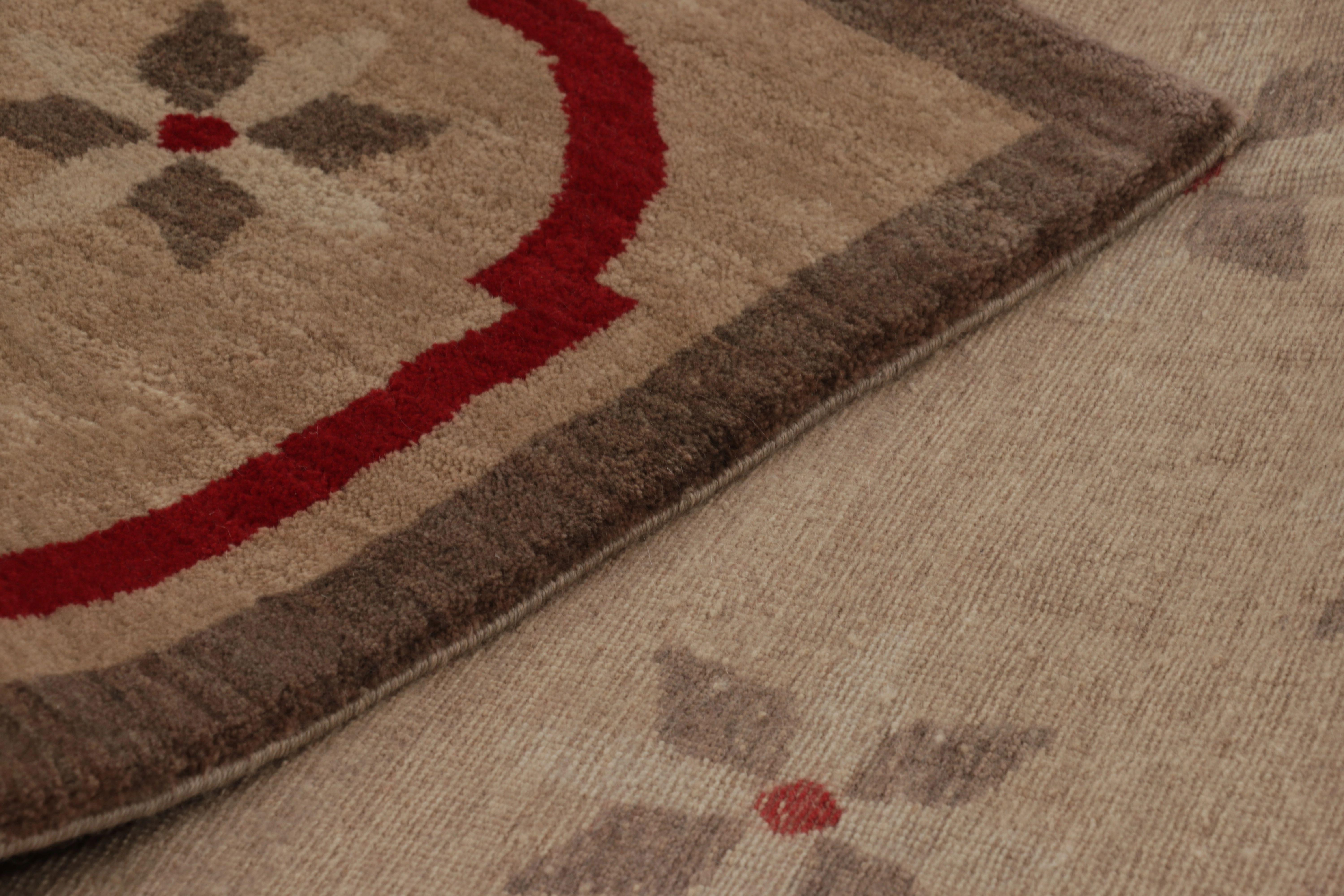 Lana Rug & Kilim è un tappeto quadrato in stile Art Deco francese di colore beige-marrone con motivi floreali in vendita