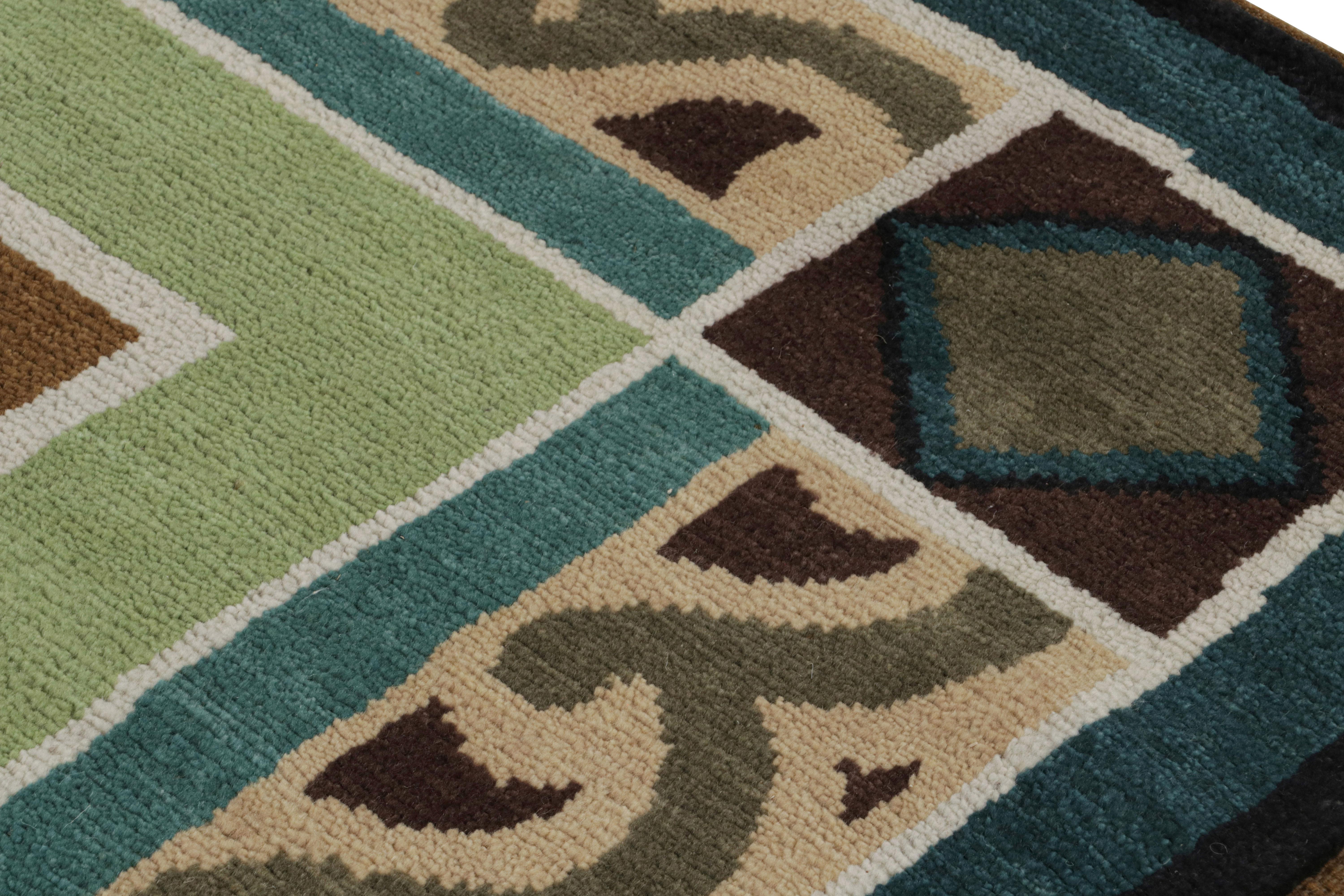 Rug & Kilim's Französischer Quadratischer Teppich im Art Deco Stil mit braunem offenem Feld (Indisch)