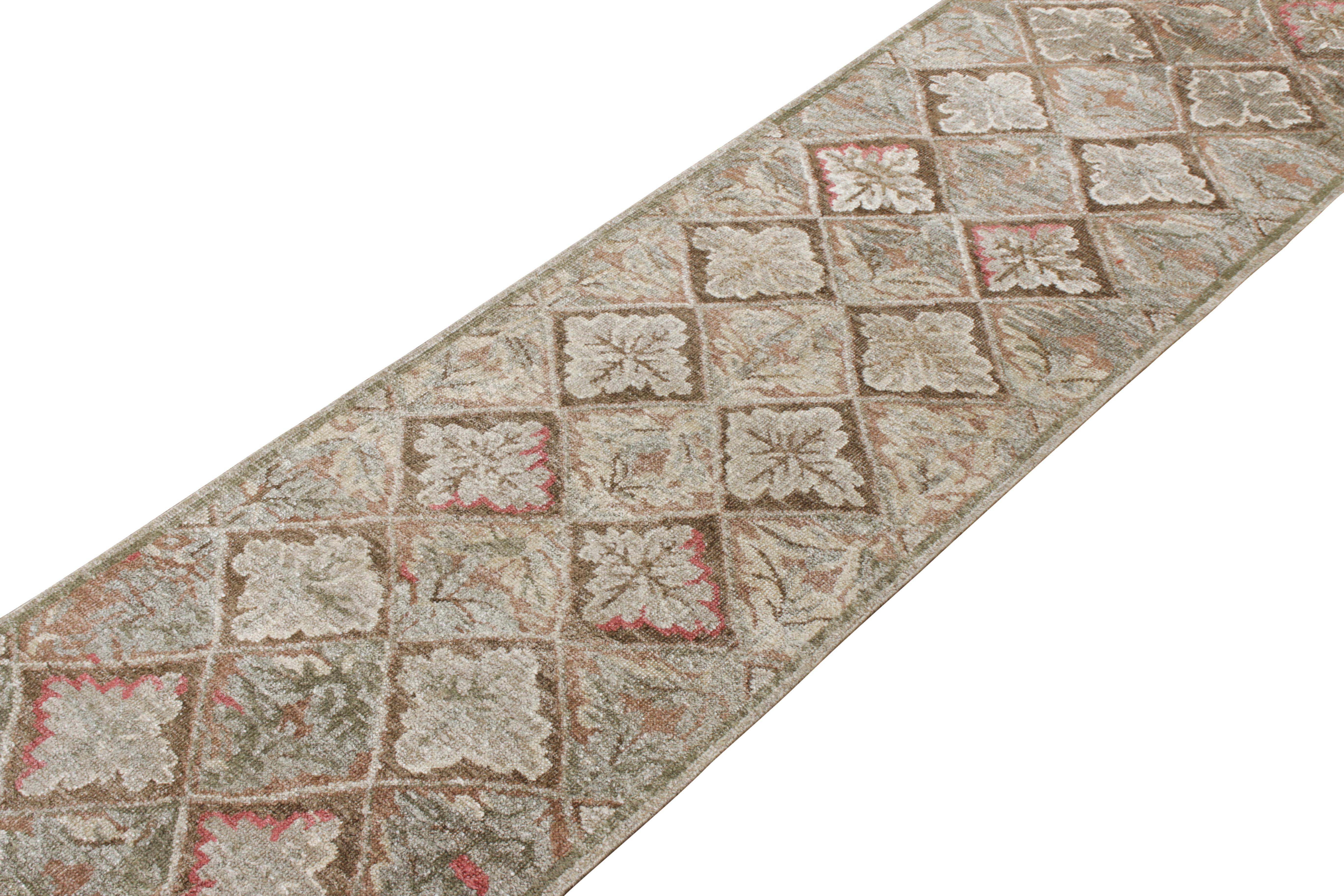 Indiano Rug & Kilim - Runner francese in stile Aubusson con motivo floreale verde e beige-marrone in vendita