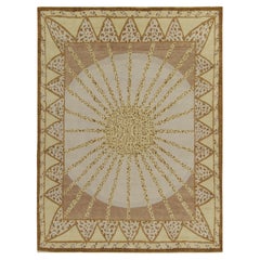 Rug & Kilim's französischer Deko-Teppich in Goldrute und braun-beigen Mustern