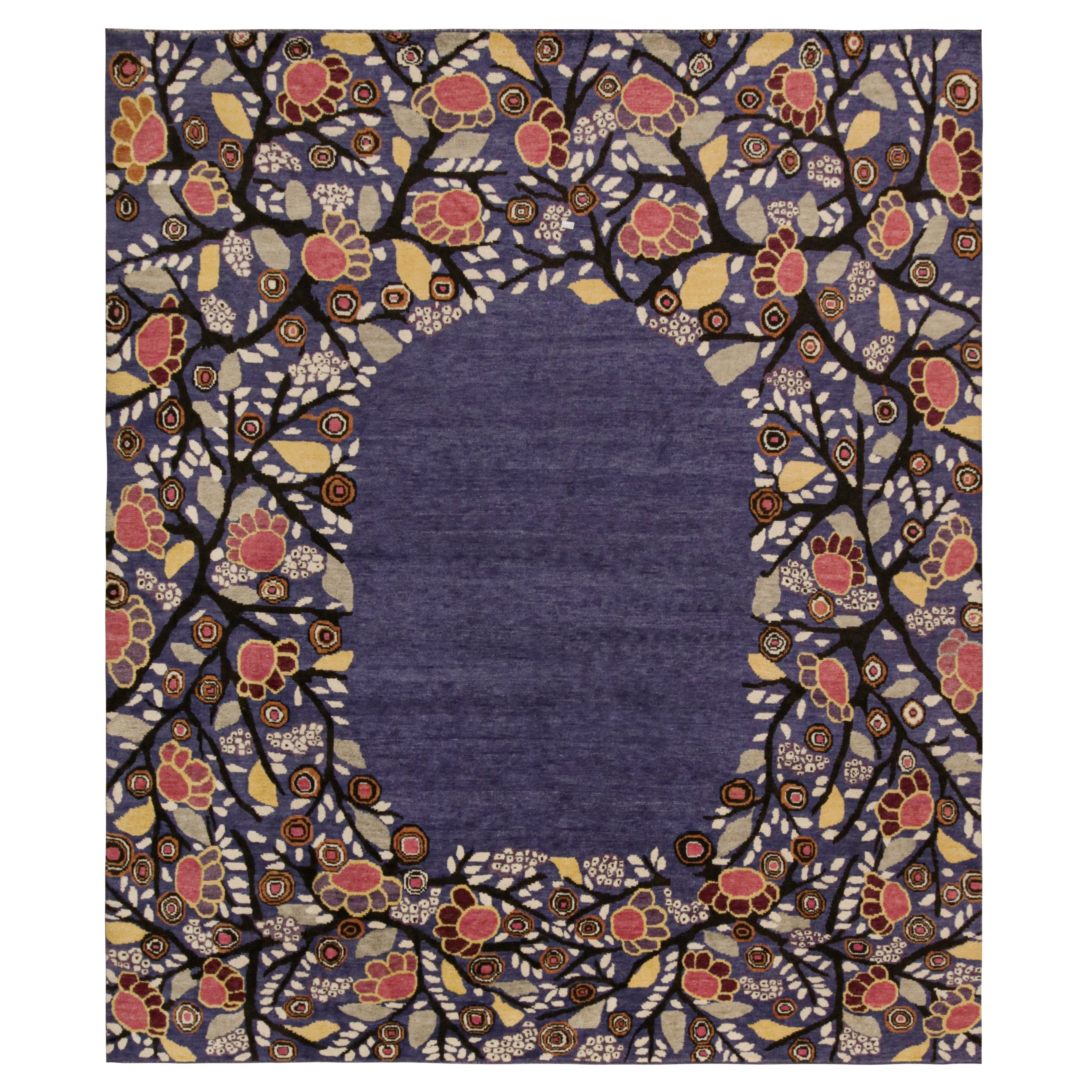 Rug & Kilim's French Style Art Deco Teppich in Blau mit floralen Mustern Open Field im Angebot