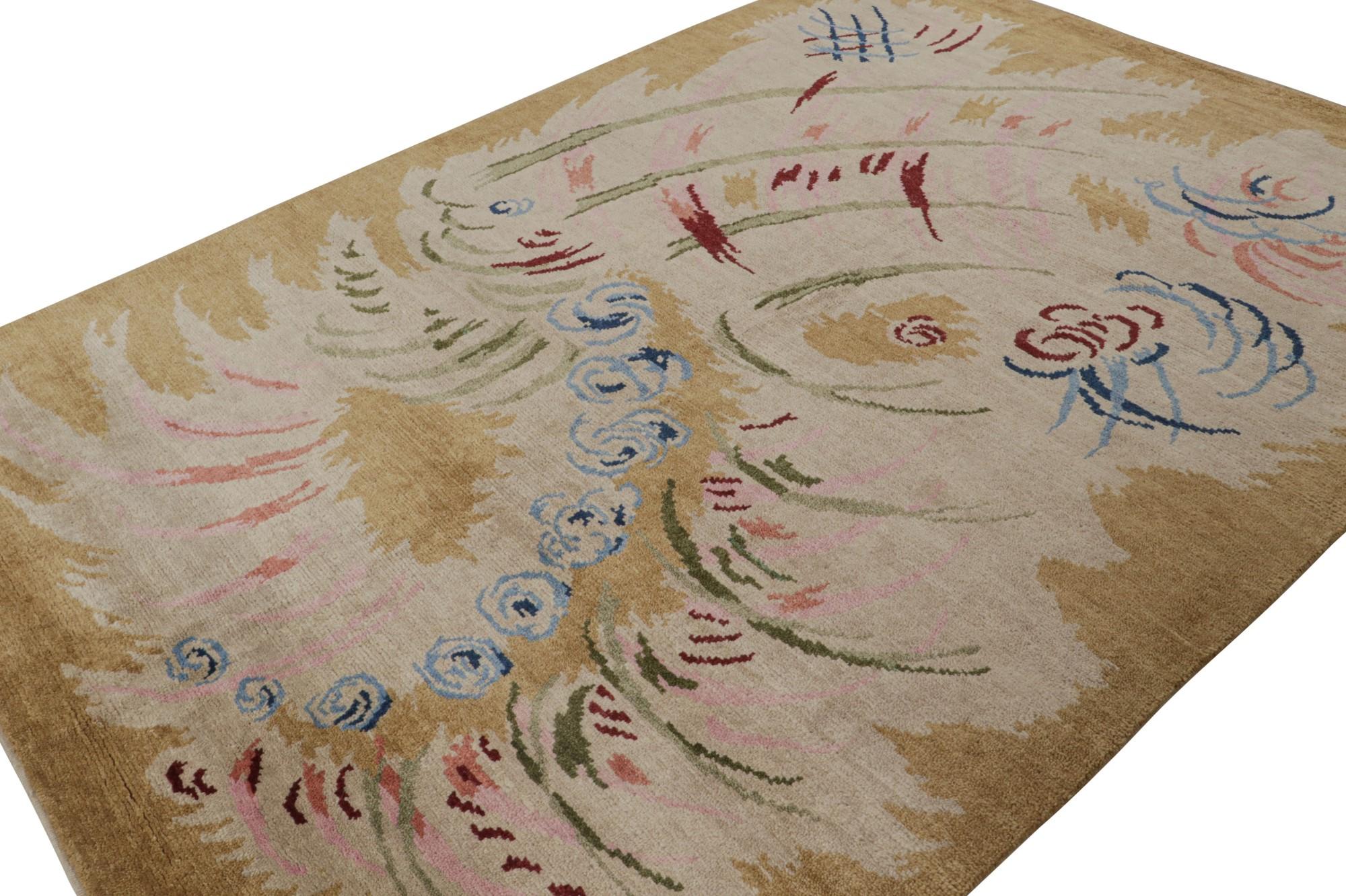 Cette ode 7x9 aux tapis Art déco français est le prochain ajout à la nouvelle collection Deco de Rug & Kilim. Noué à la main en laine.

Sur le Design :  

Cette pièce arbore le style déco des années 1920 avec des motifs polychromes sur fond or et