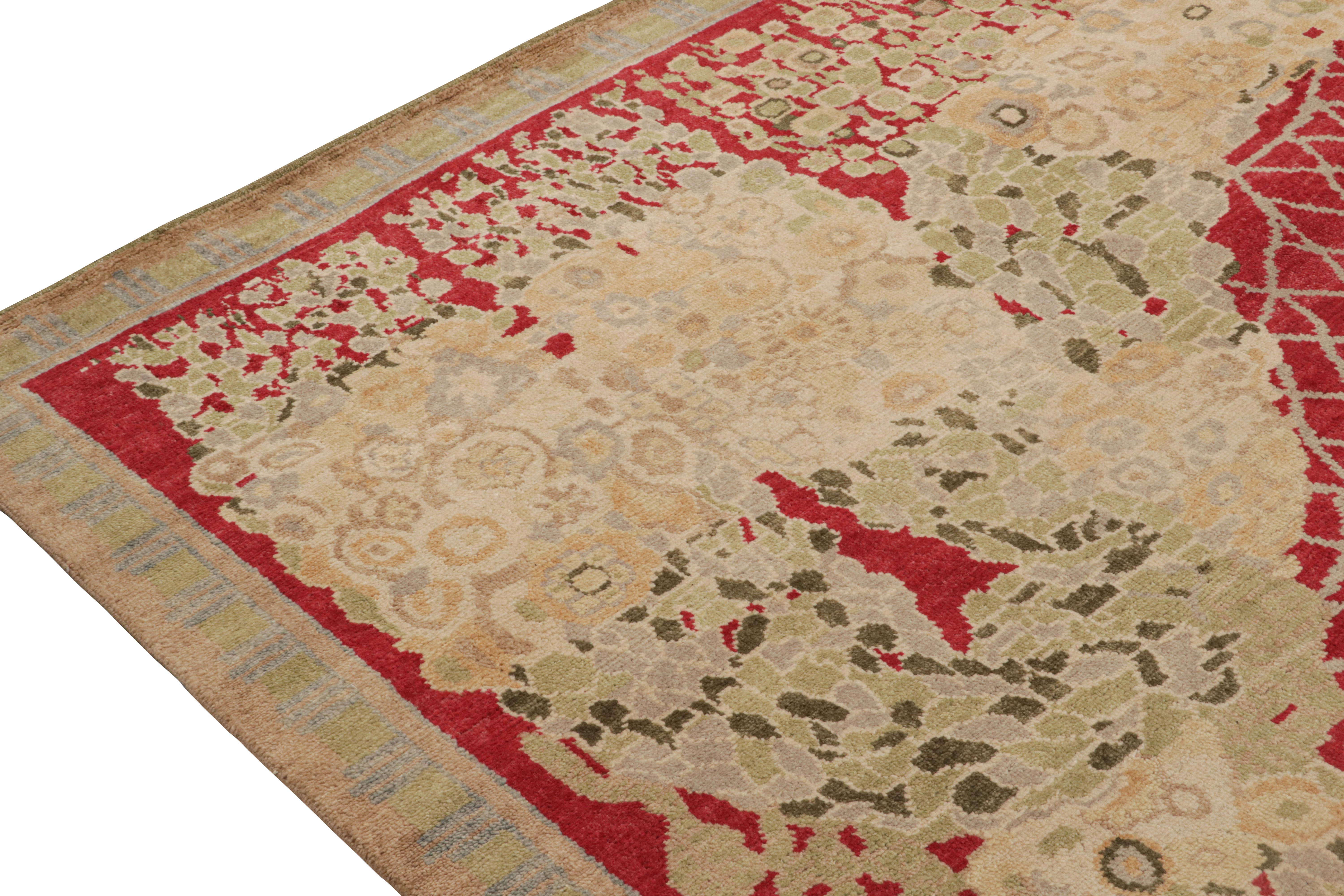 Rug & Kilims französischer Art-Déco-Teppich mit roten, grünen, goldenen und blauen Mustern (Handgeknüpft) im Angebot
