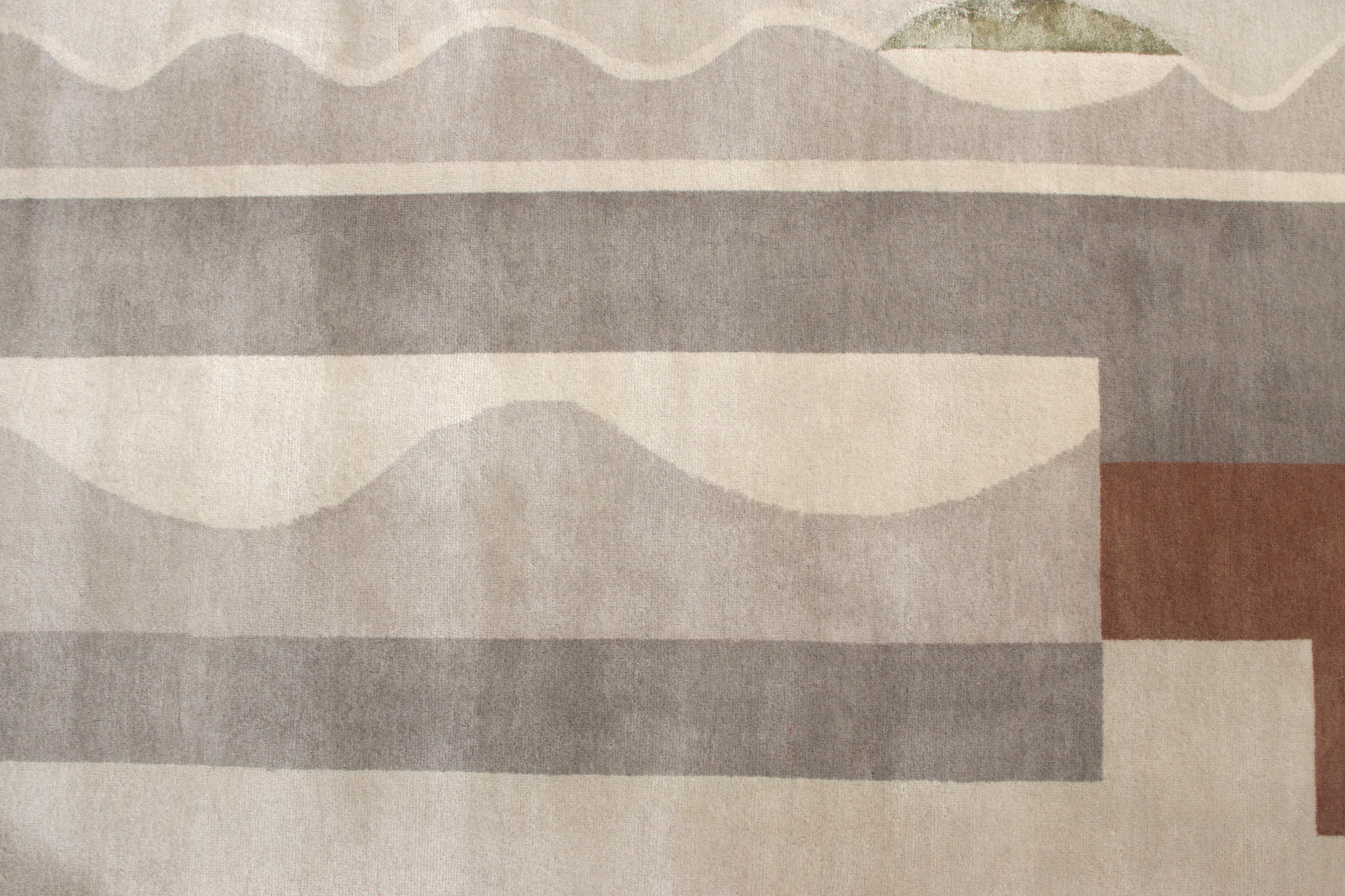 Rug & Kilim's French Style Art Deco Teppich in Silber-Grau und Braun Geometrisches Muster (Indisch) im Angebot