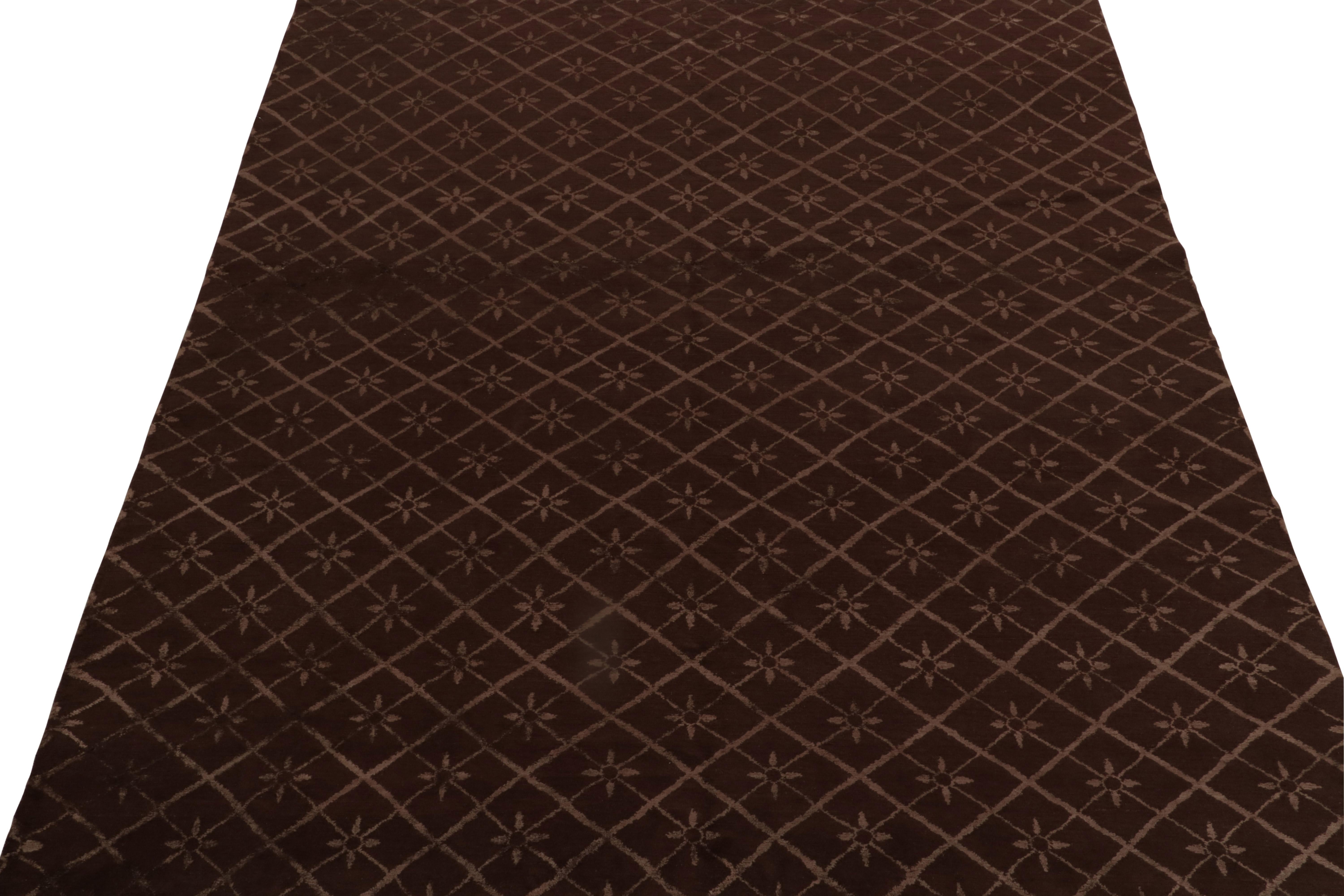 Nepalese Rug & Kilim è un tappeto in stile francese di colore marrone con motivi geometrici e a traliccio in vendita