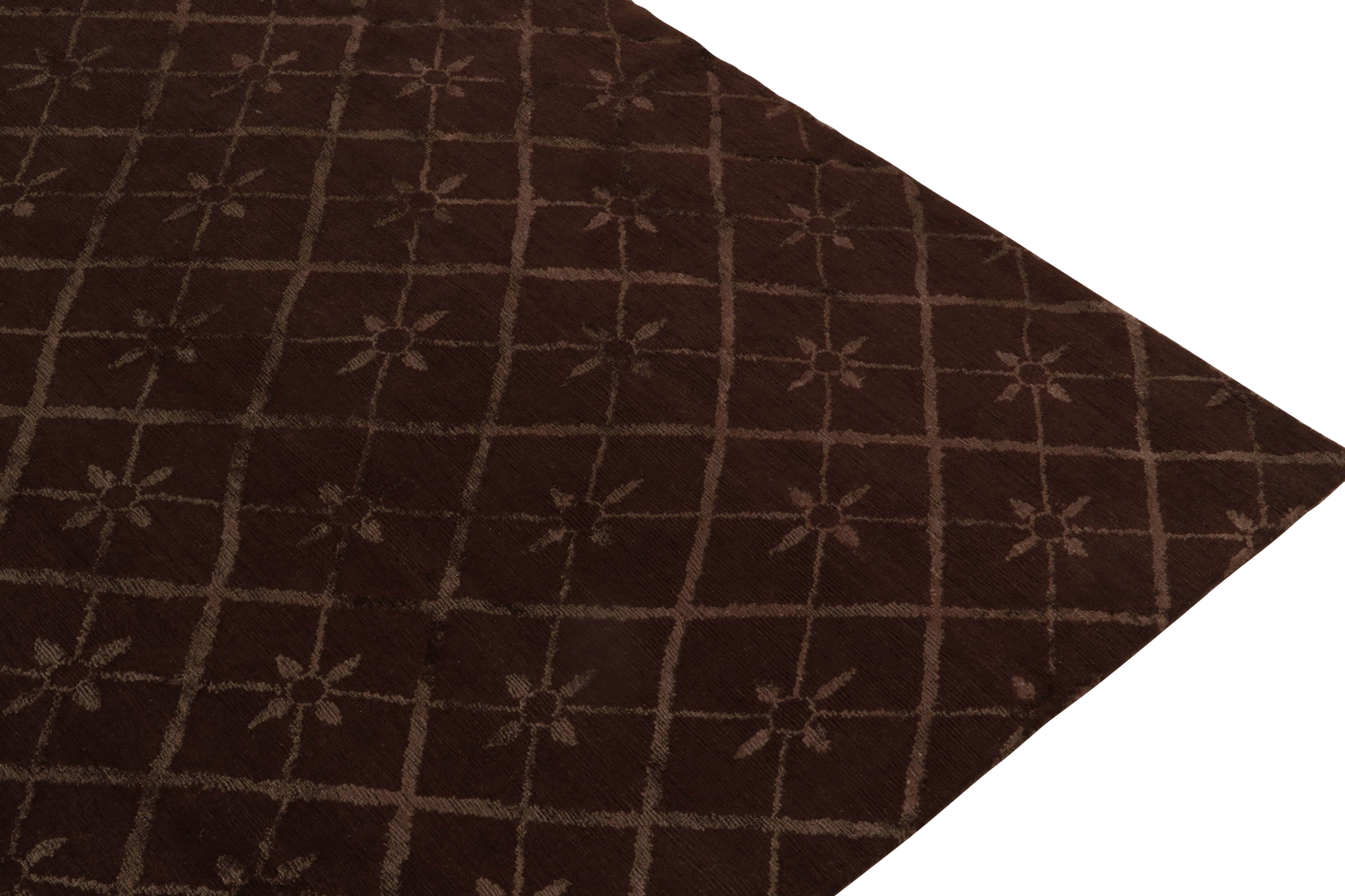 Rug & Kilim è un tappeto in stile francese di colore marrone con motivi geometrici e a traliccio In condizioni Nuovo in vendita a Long Island City, NY