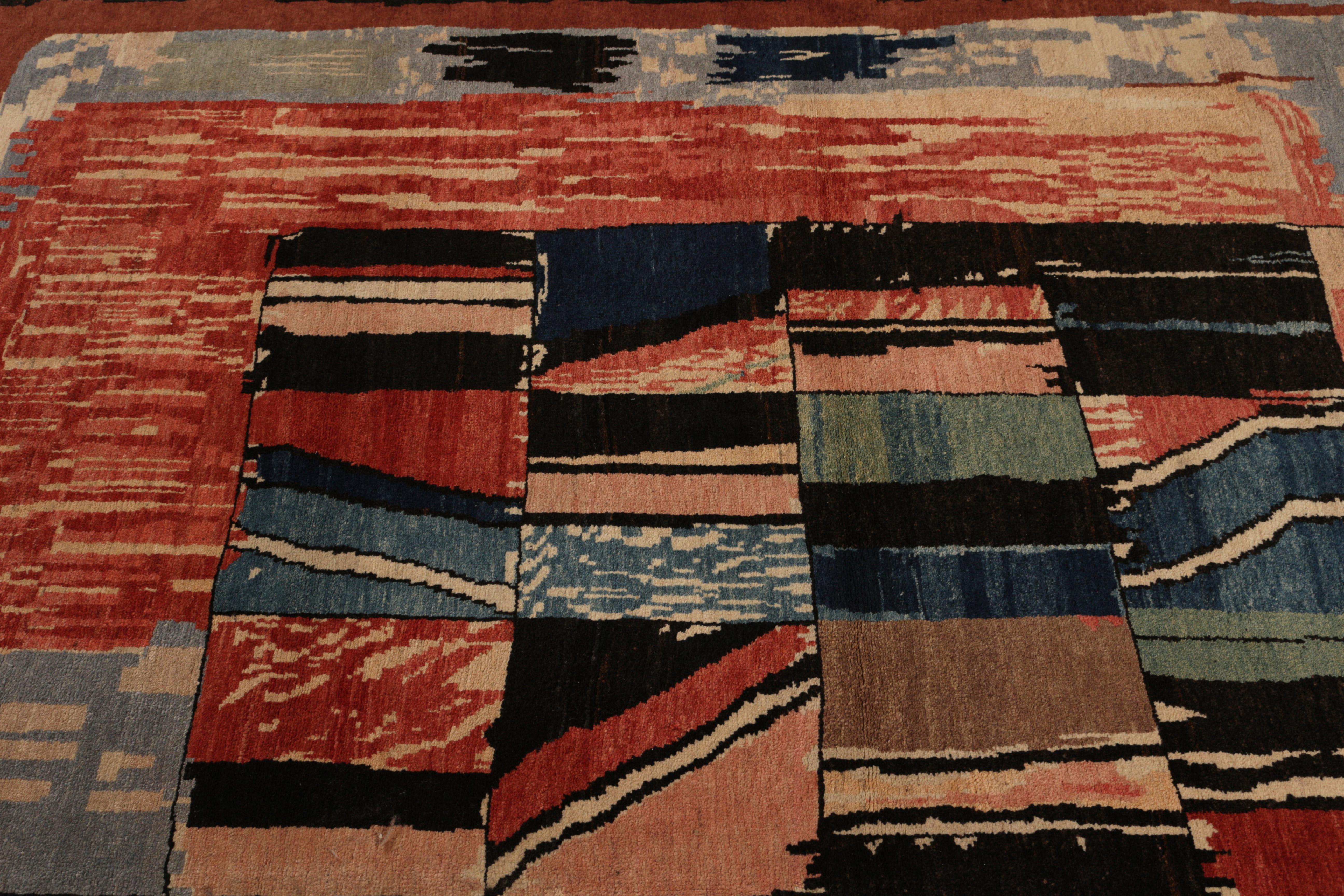 Rug & Kilim's Geometric Abstract Rug Rot und Blau Modernes Muster (Nepalesisch) im Angebot