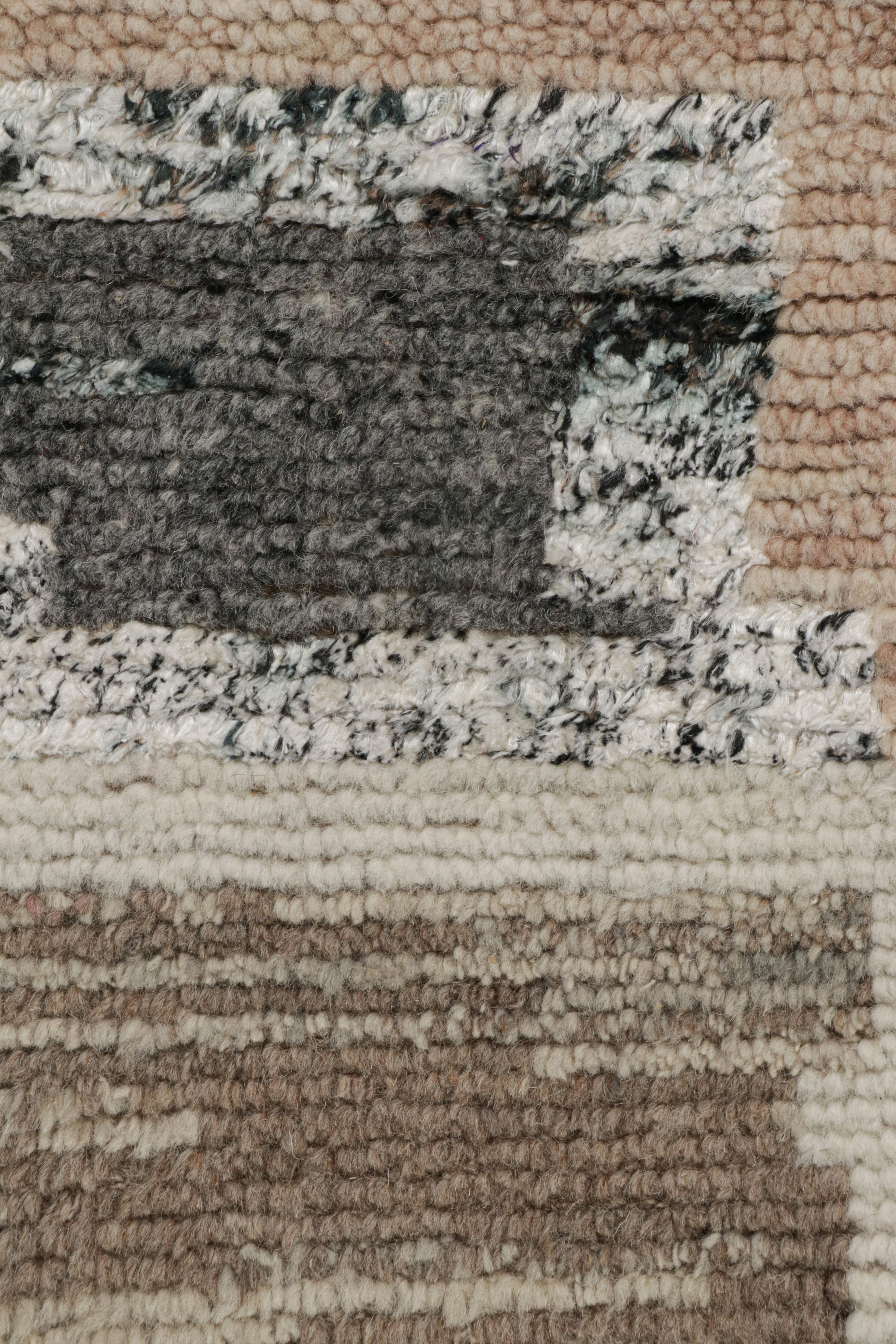 Rug & Kilim - Tappeto geometrico in stile marocchino nei colori beige-marrone e grigio In condizioni Nuovo in vendita a Long Island City, NY