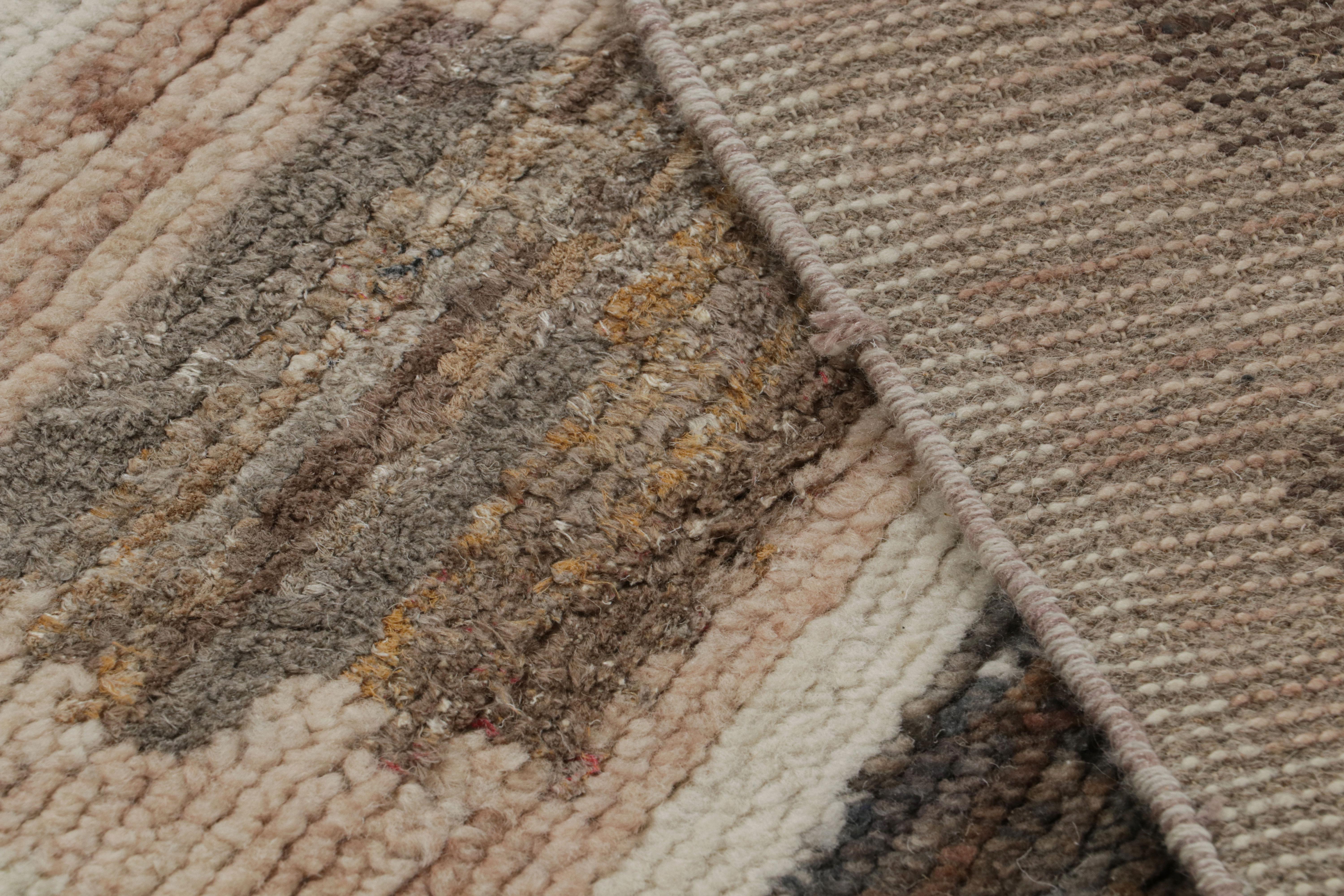 XXI secolo e contemporaneo Rug & Kilim - Tappeto geometrico in stile marocchino nei colori beige-marrone e grigio in vendita